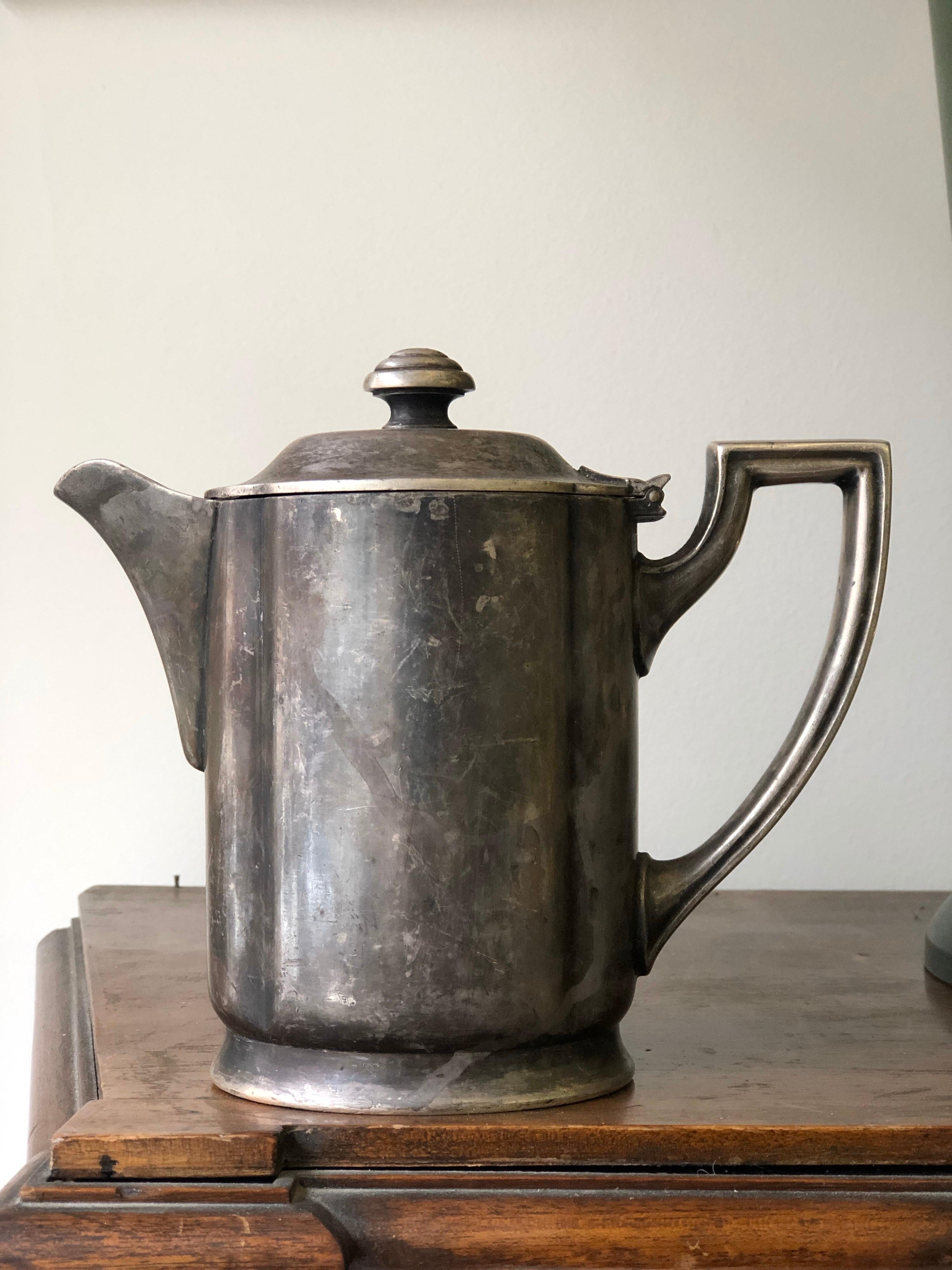 Nice small tea pot in sterling silver marked by Hotel Post Hintersee.
Austria, circa 1930.