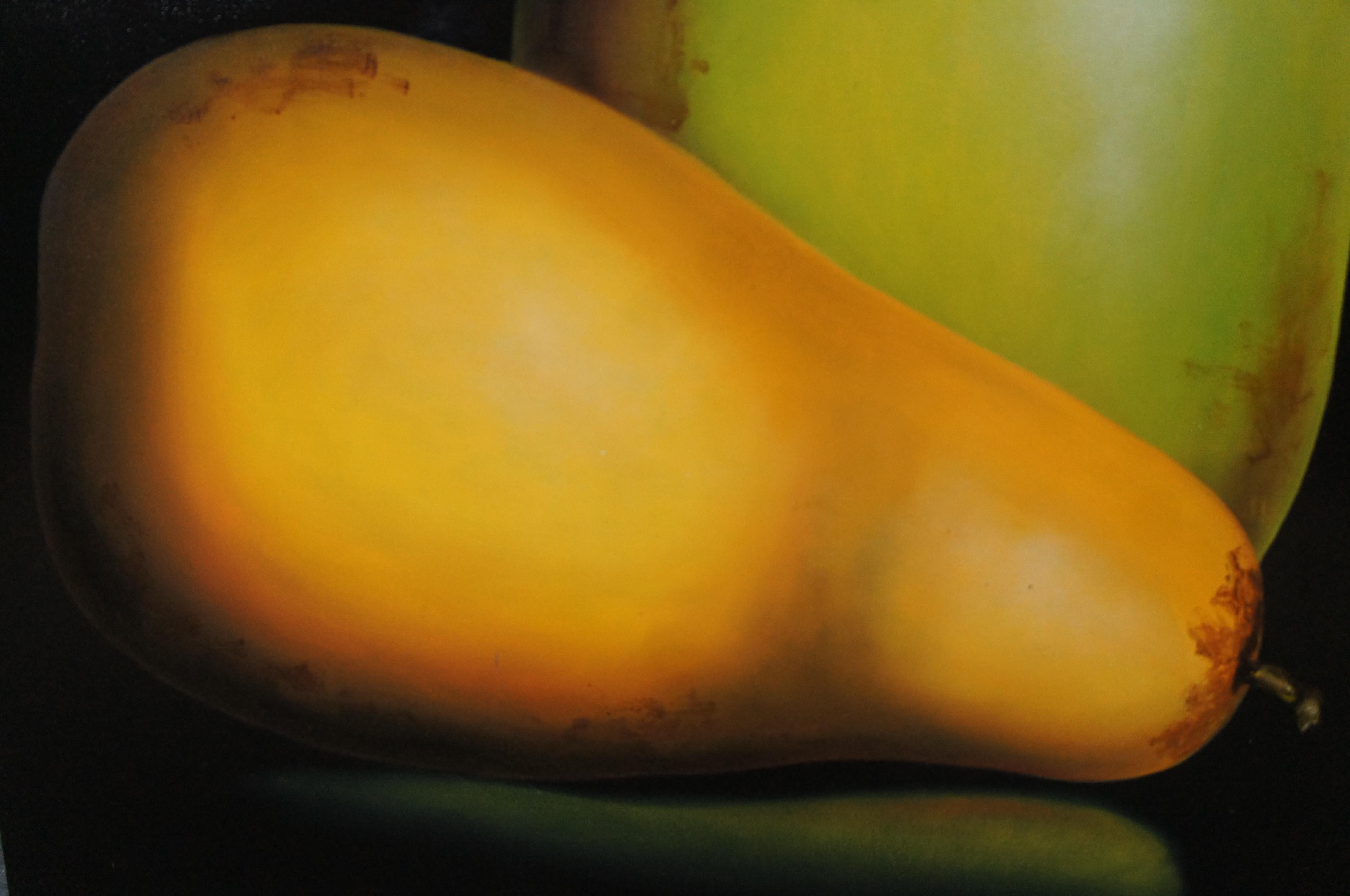 Nature morte du 20ème siècle, peinture à l'huile sur toile Chiaroscuro, réalisme poires, 49 po. en vente 5