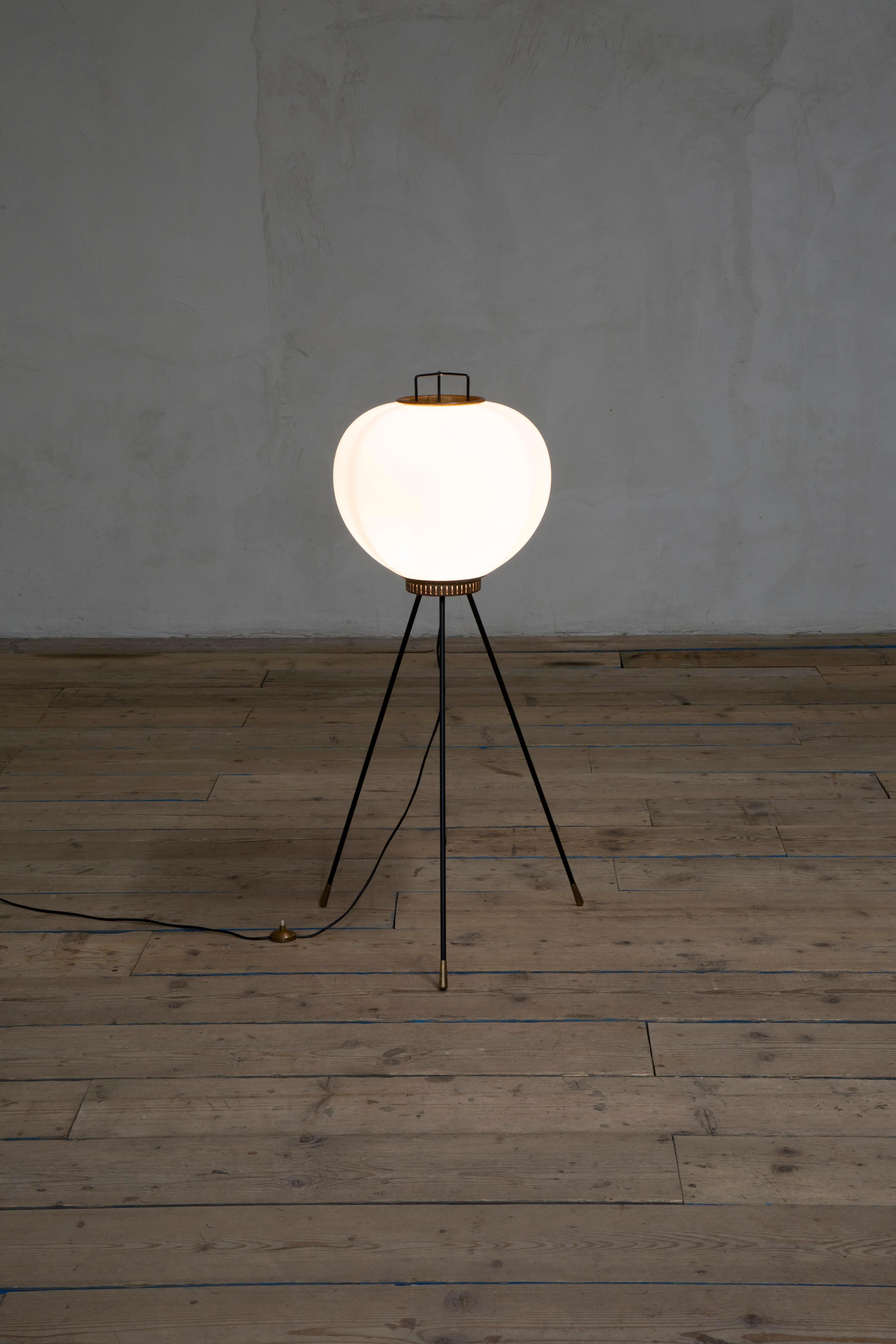 20e siècle, Stilnovo Lampadaire en laiton et métal 1960 en vente 3