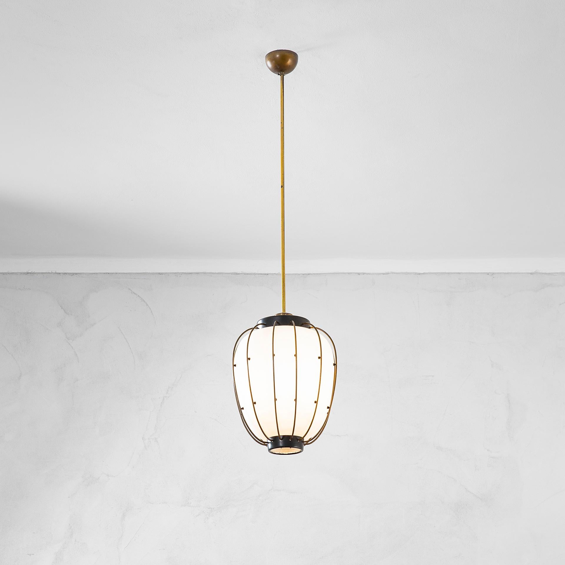 Stilnovo Chandelier designed in '50s. The chandelier has a brass structure, the diffuser is in opaline glass and then covered by brass slats. Perfect for entrance, dining room or living room.
Good condition, fully working.
The chandelier can de