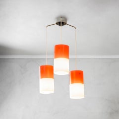 Lustre Stilnovo du 20e siècle avec trois pendentifs en plexi et laiton, années 60