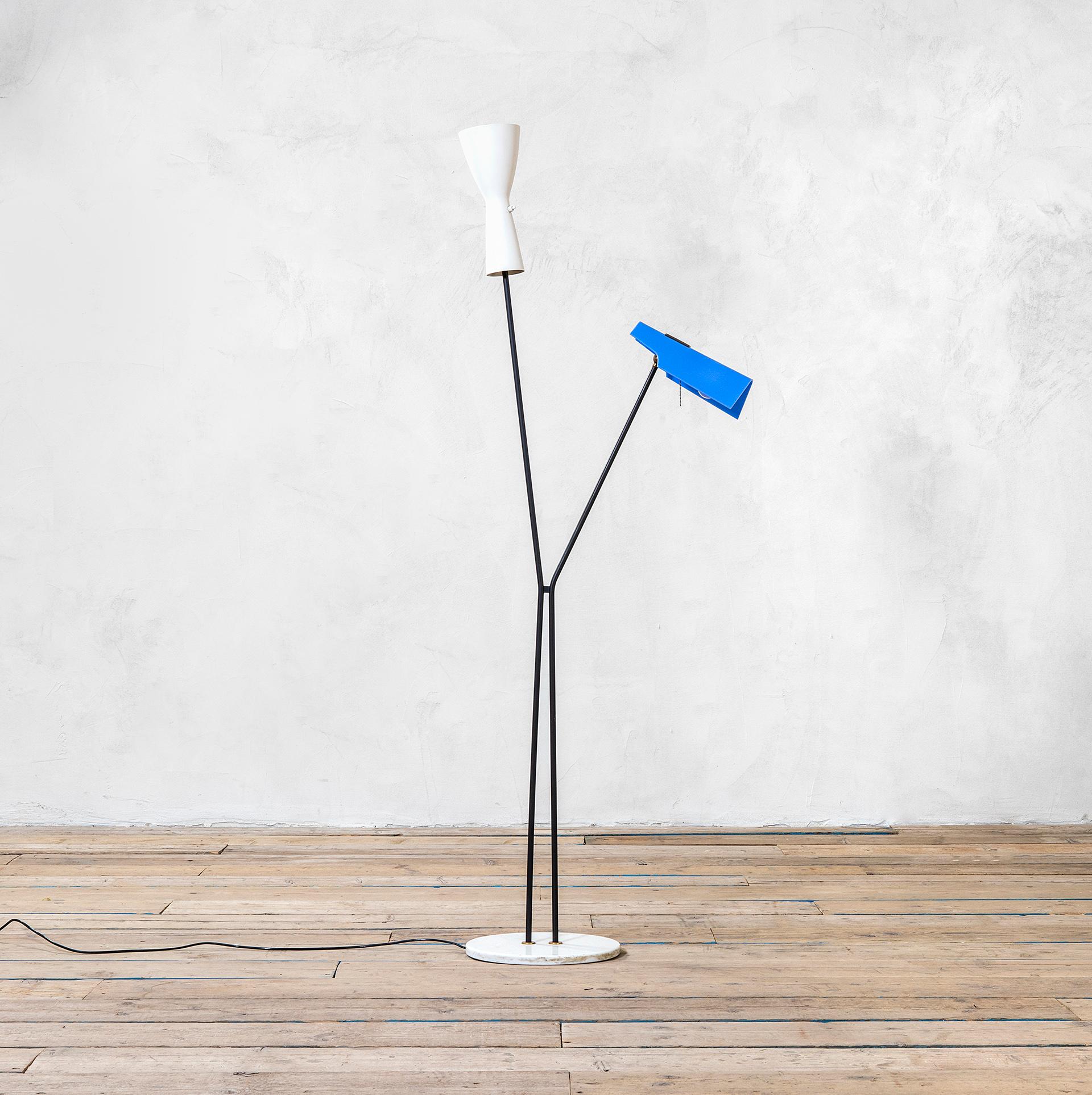 Floor lamp designed in 1950s and signed by Stilnovo (Trademark Stilnovo still in) with two diffusers. The floor lamp has a marble base, lacquered metal support and diffuser, plastic lens hood. Very good condition, fully working.
The light can be