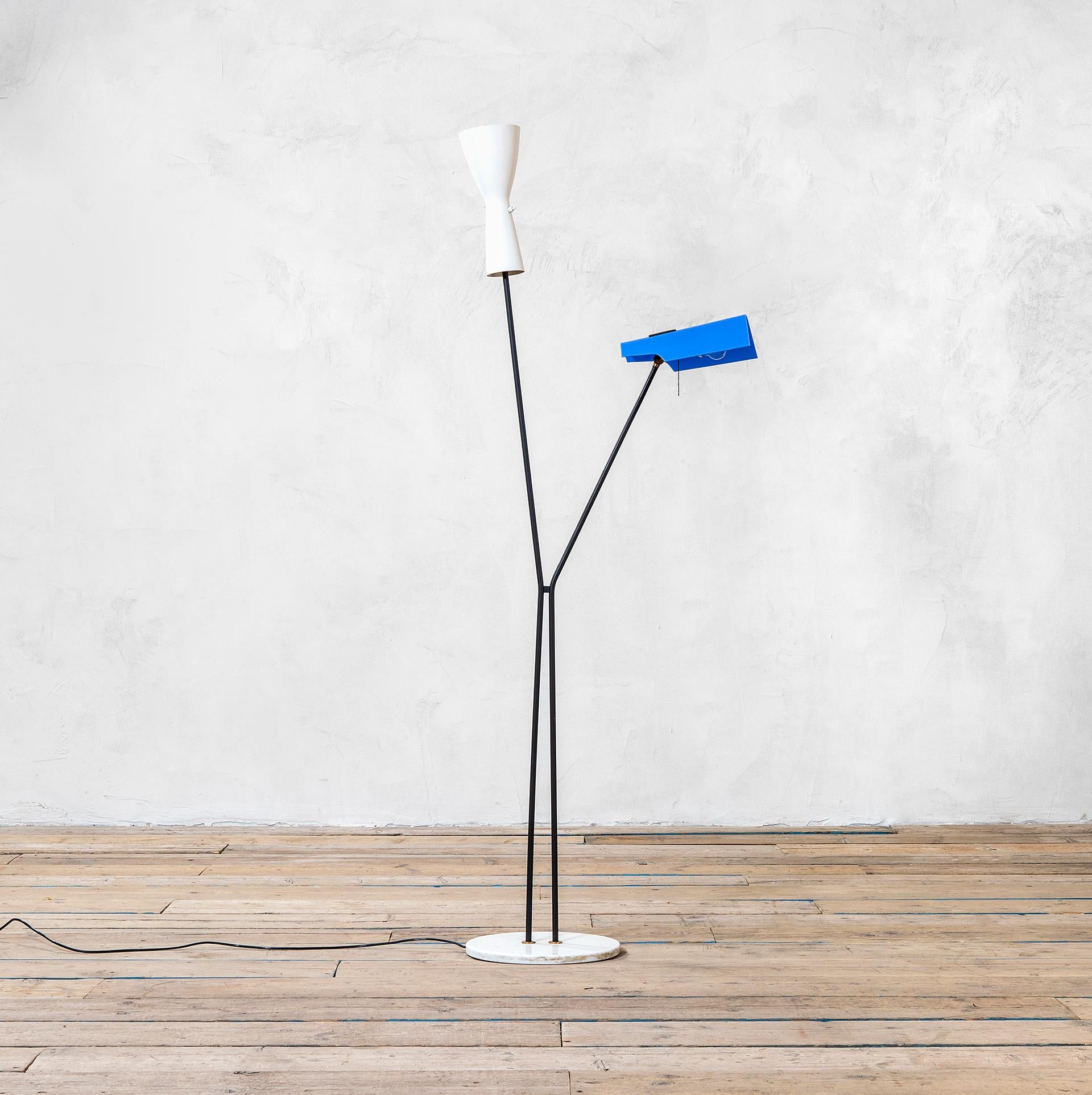 Lacquered 20th Century Stilnovo Floor Lamp with Two Diffusers with Marble Base For Sale
