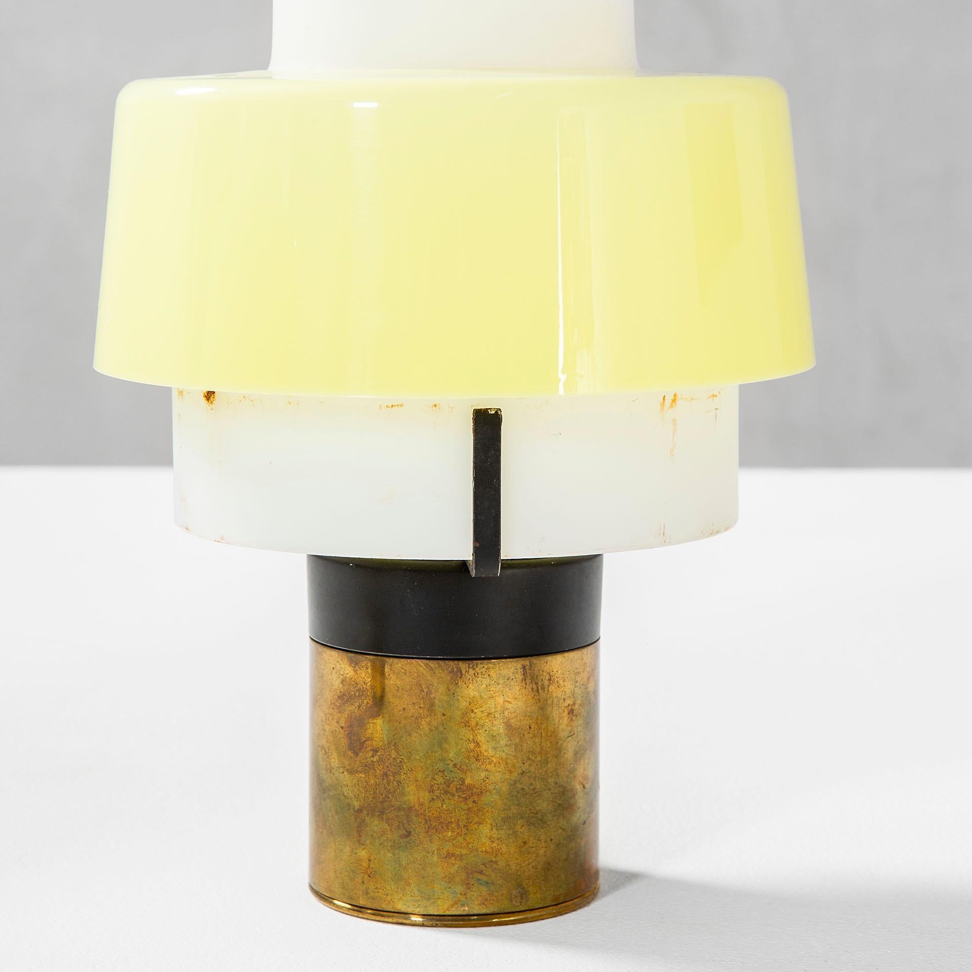 20th Century Stilnovo Pair of Table Lamps 8039 in Glass, Aluminum and Brass, 60s In Good Condition In Turin, Turin