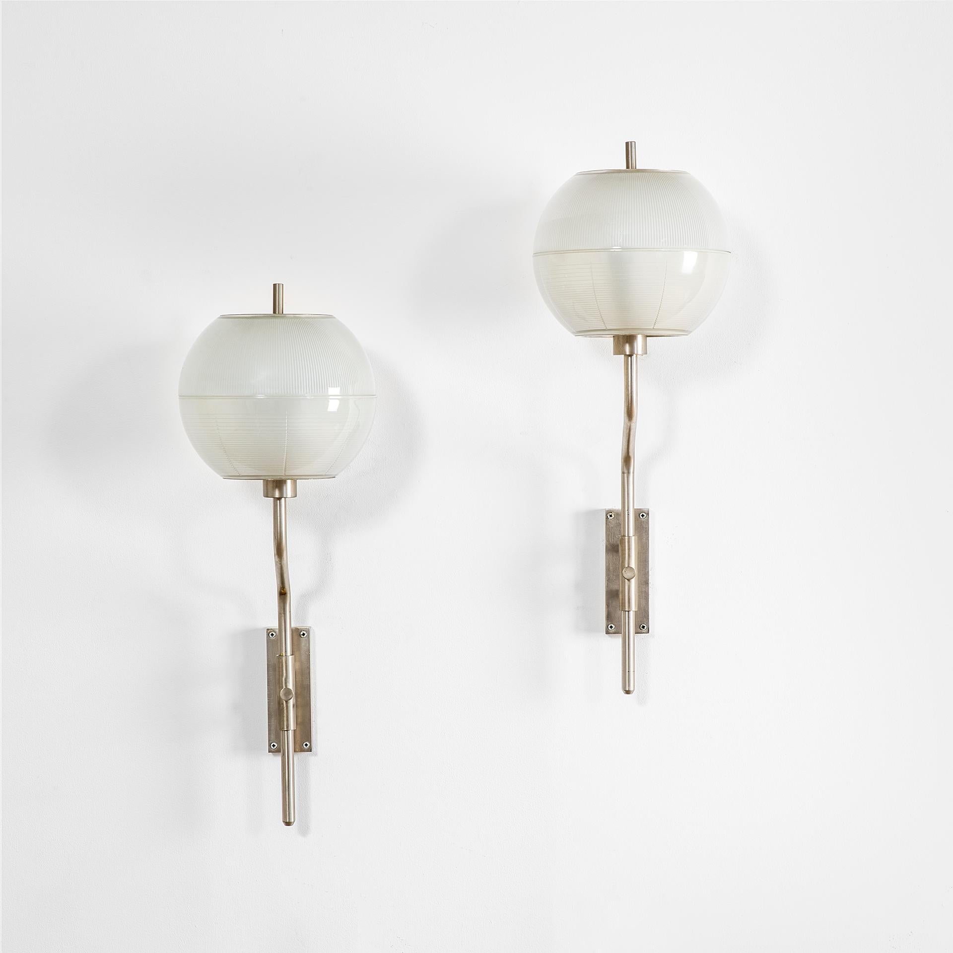 Mid-Century Modern 20th Century Stilnovo Pair of Wall Lamps with Glass Diffusers and Chromed Metal For Sale