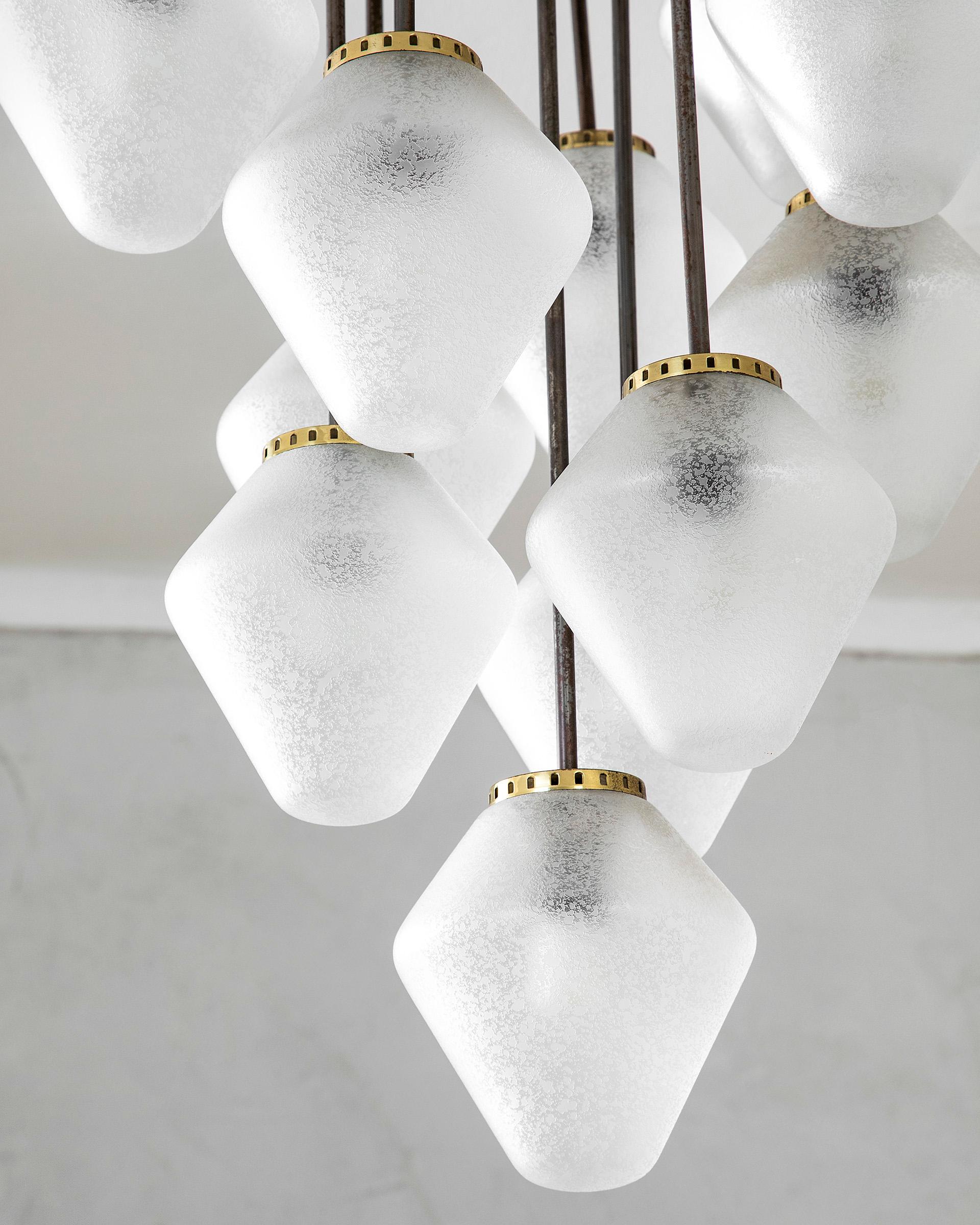 20th Century, Attributed to Stilnovo Pendant Lamp with 13 lights In condizioni buone in vendita a Turin, Turin