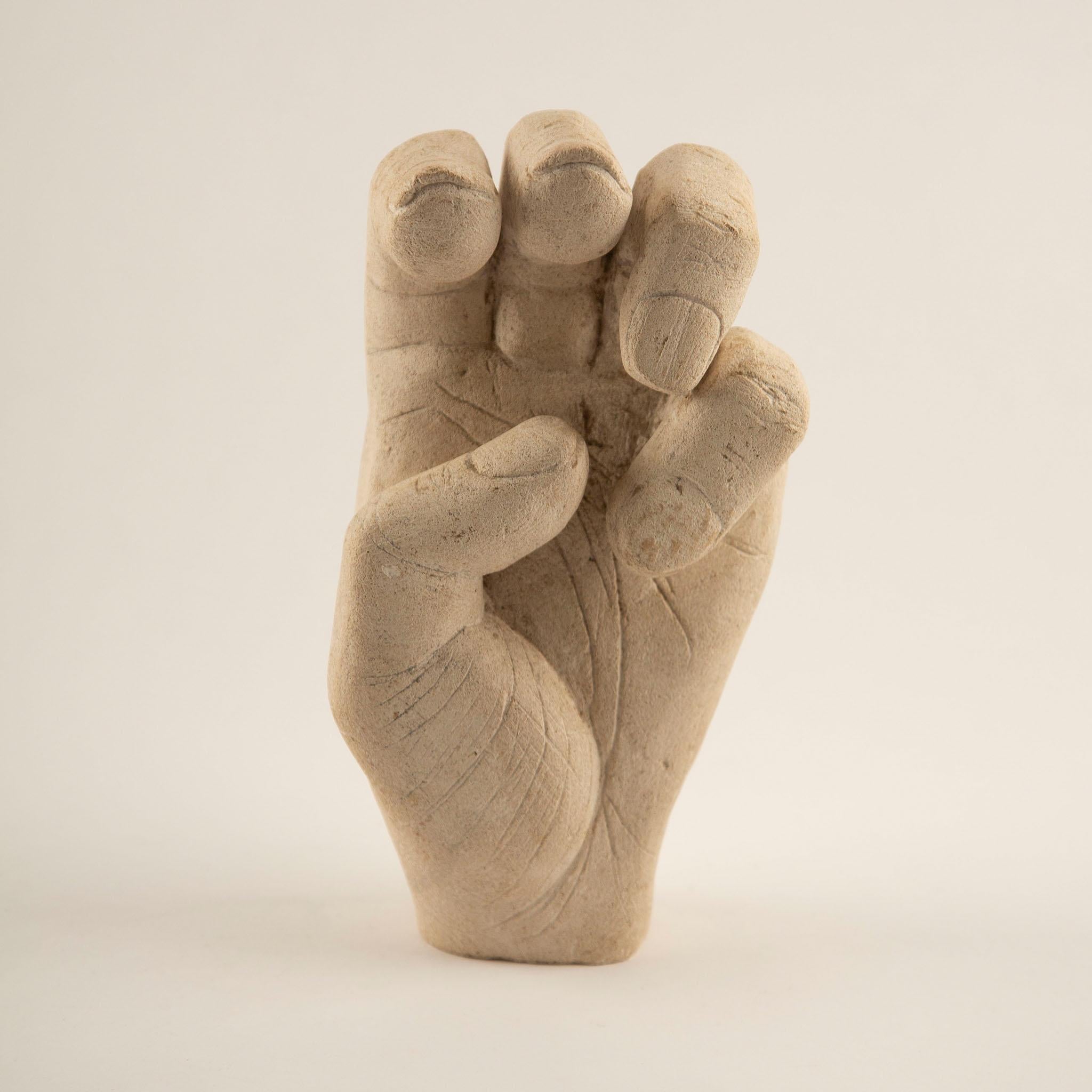 Talla en piedra de una mano del siglo XX Caliza en venta