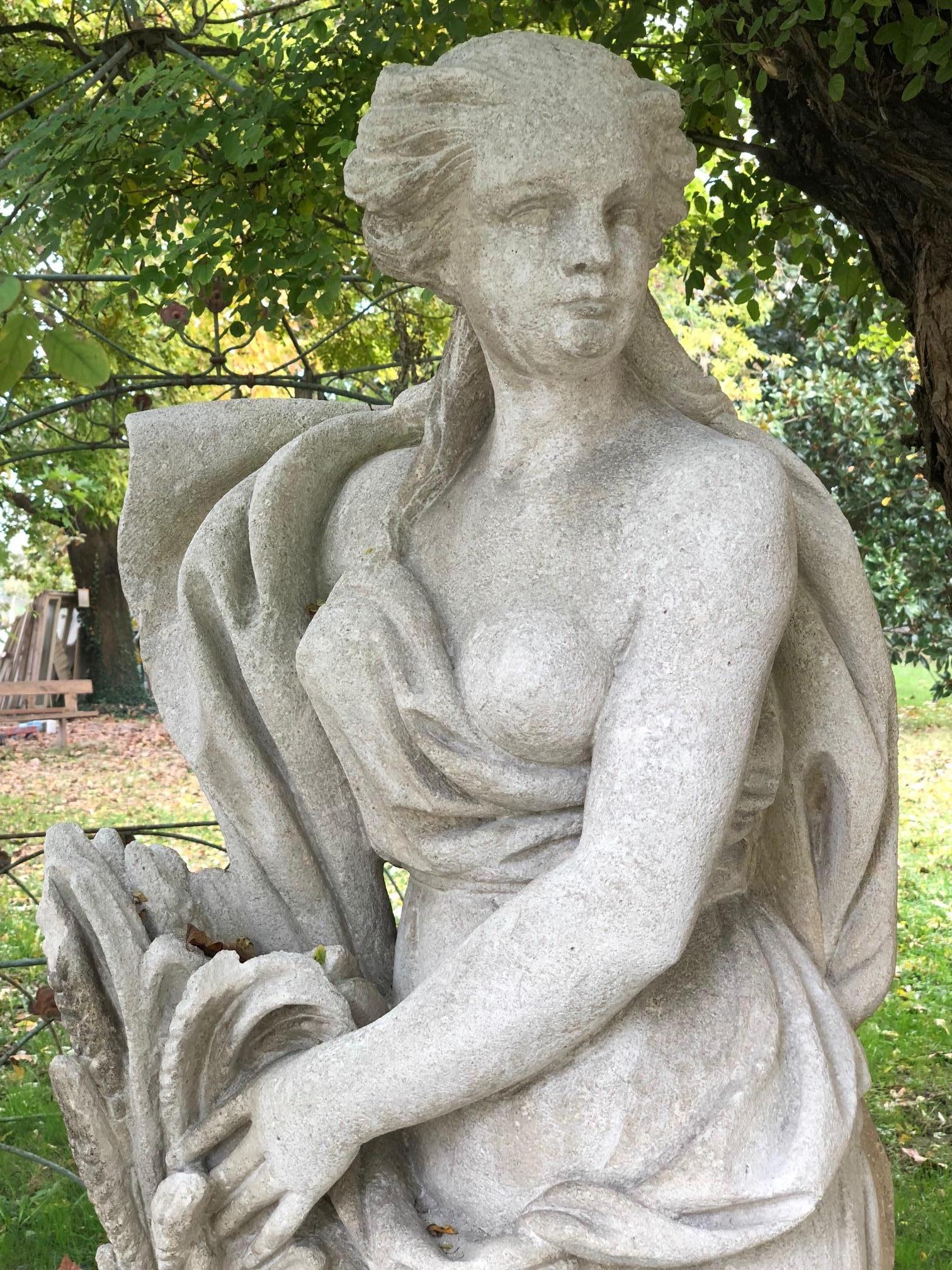 20th Century Stone Statue of Vicenza Depicting the Allegory of the Summer In Good Condition For Sale In Badia Polesine, Rovigo