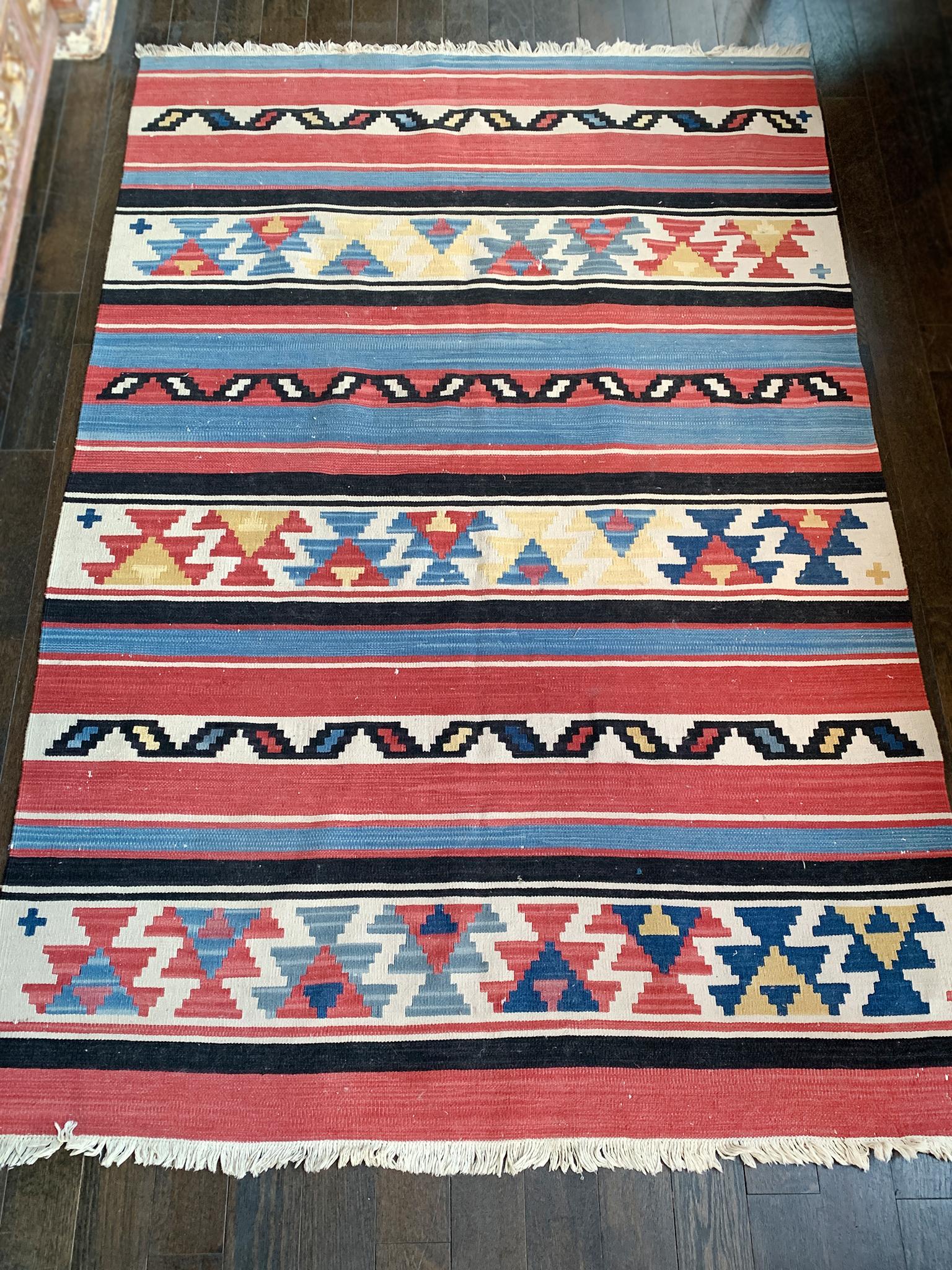 Gestreifter Navajo-Teppich des 20. Jahrhunderts (72 X 47) im Zustand „Gut“ im Angebot in New York, NY