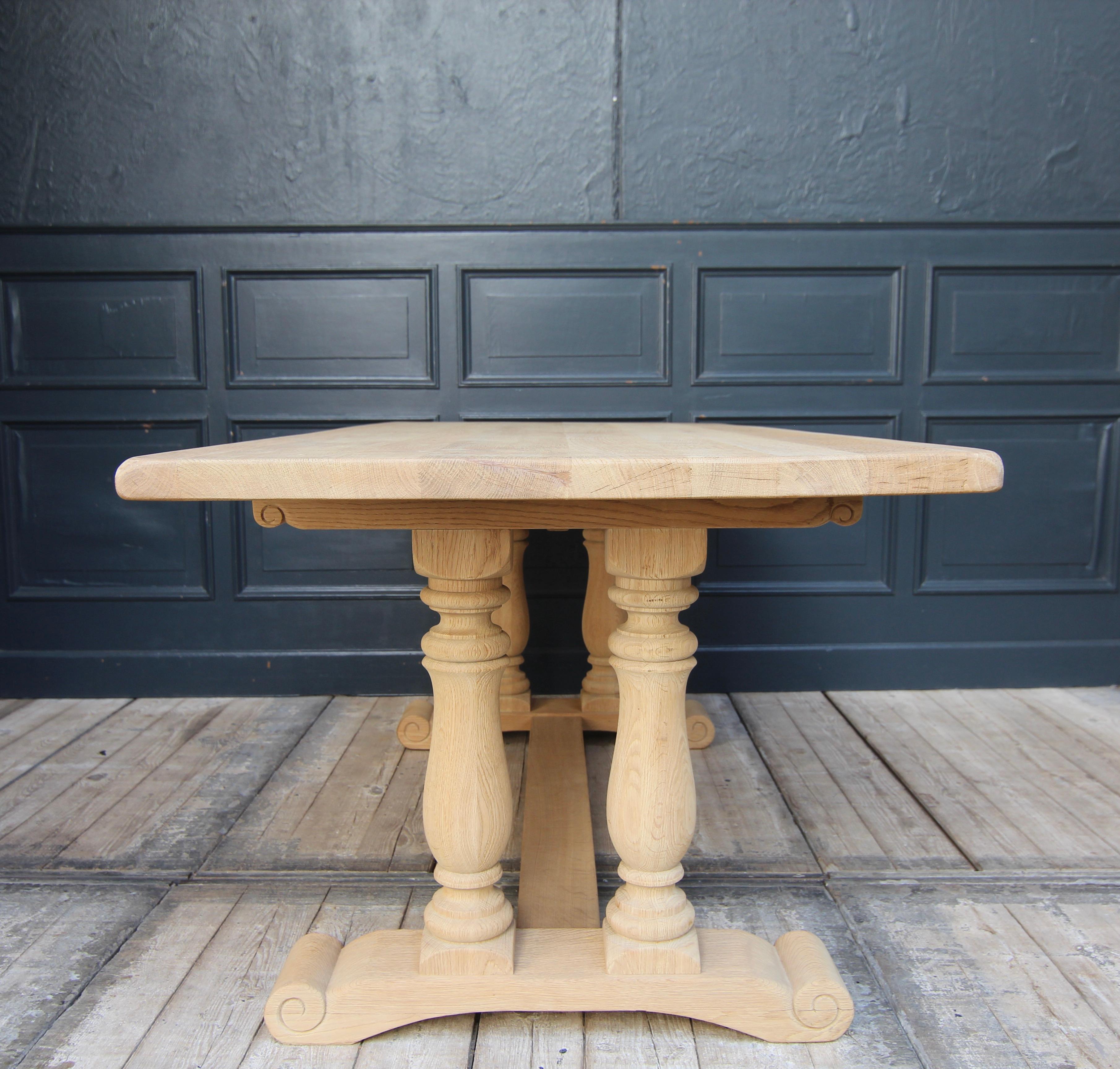 20th Century Stripped Oak Dining Table For Sale 3