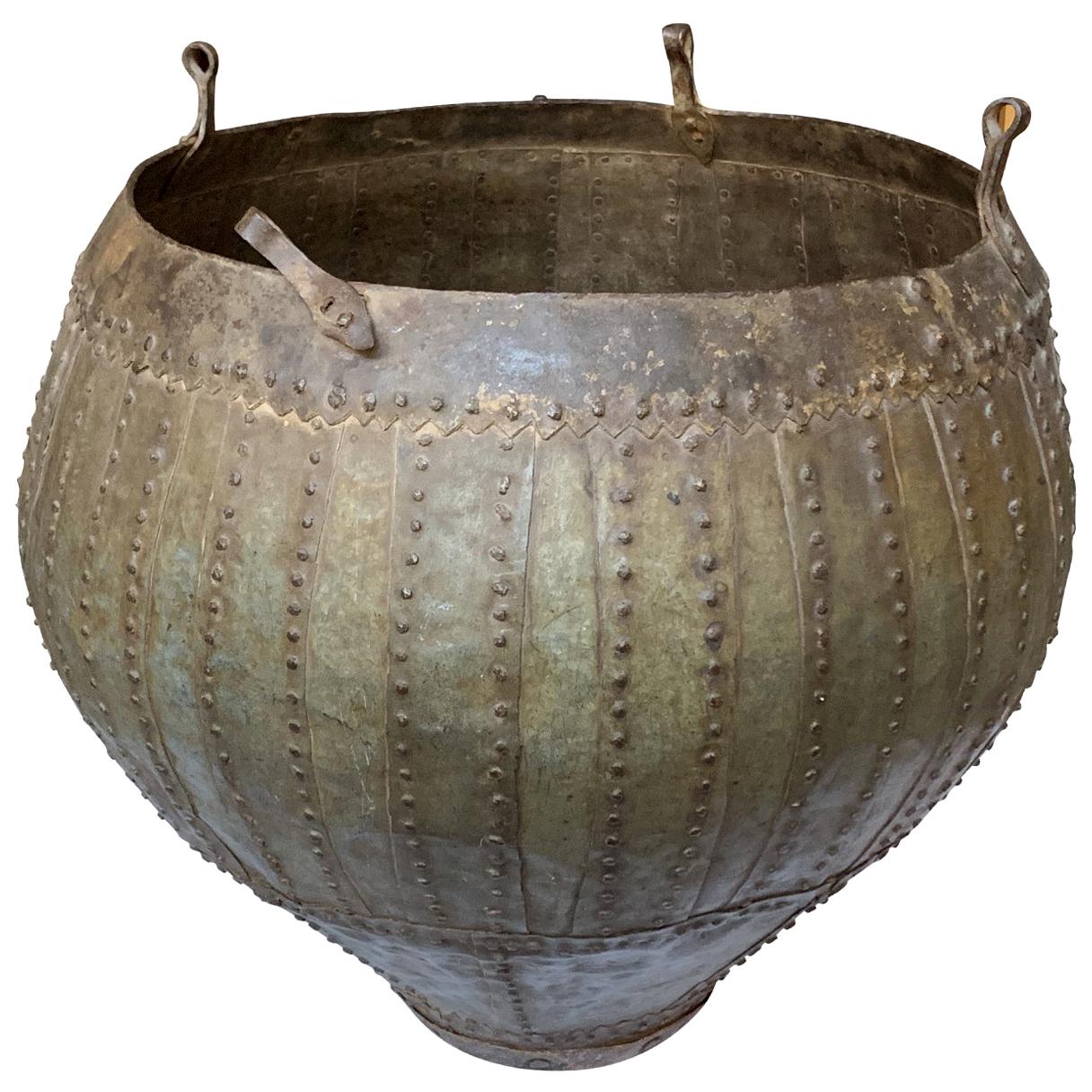 Nieten-Urne aus Messing und Bronze des 20. Jahrhunderts
