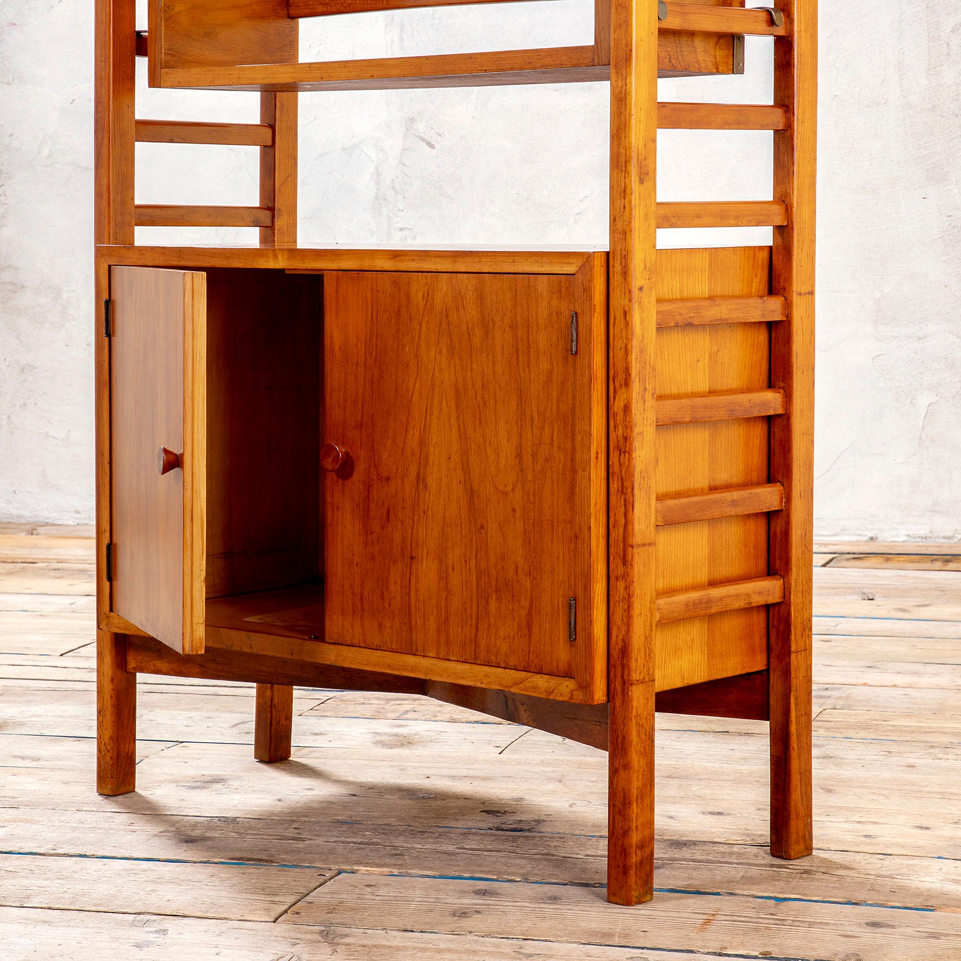 20th Century, Studio BBPR attr. Wooden Wall Bookcase 70s In condizioni buone in vendita a Turin, Turin