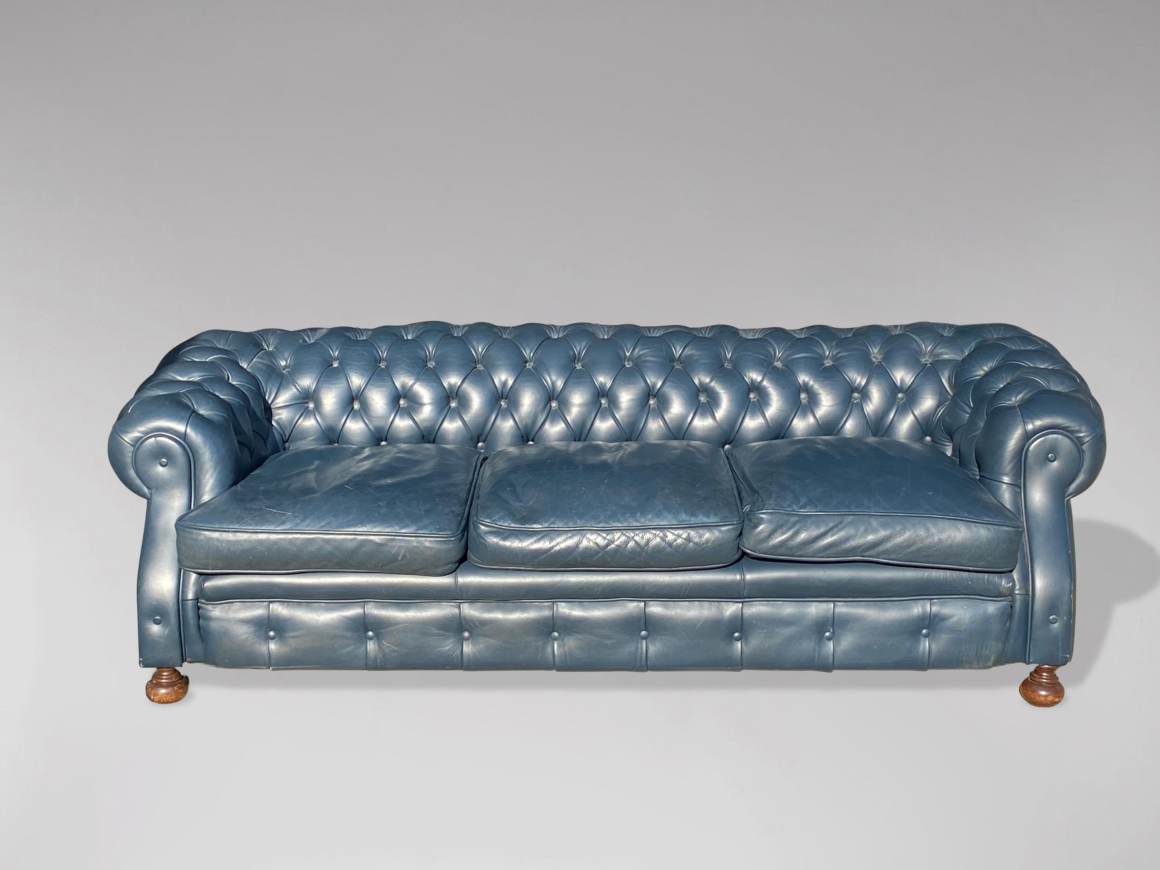 20th Century Stunning Quality Blue Leather 3 Seater Chesterfield Sofa In Good Condition In Petworth,West Sussex, GB