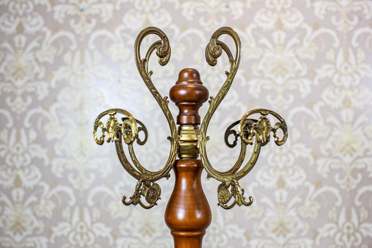 20th-Century Stylized Beech Coat Stand with Metal Elements

We present you a beech coat stand.
The piece of furniture is from the late 20th century and decorated with metal fittings.

This coat stand is in incredibly good condition.