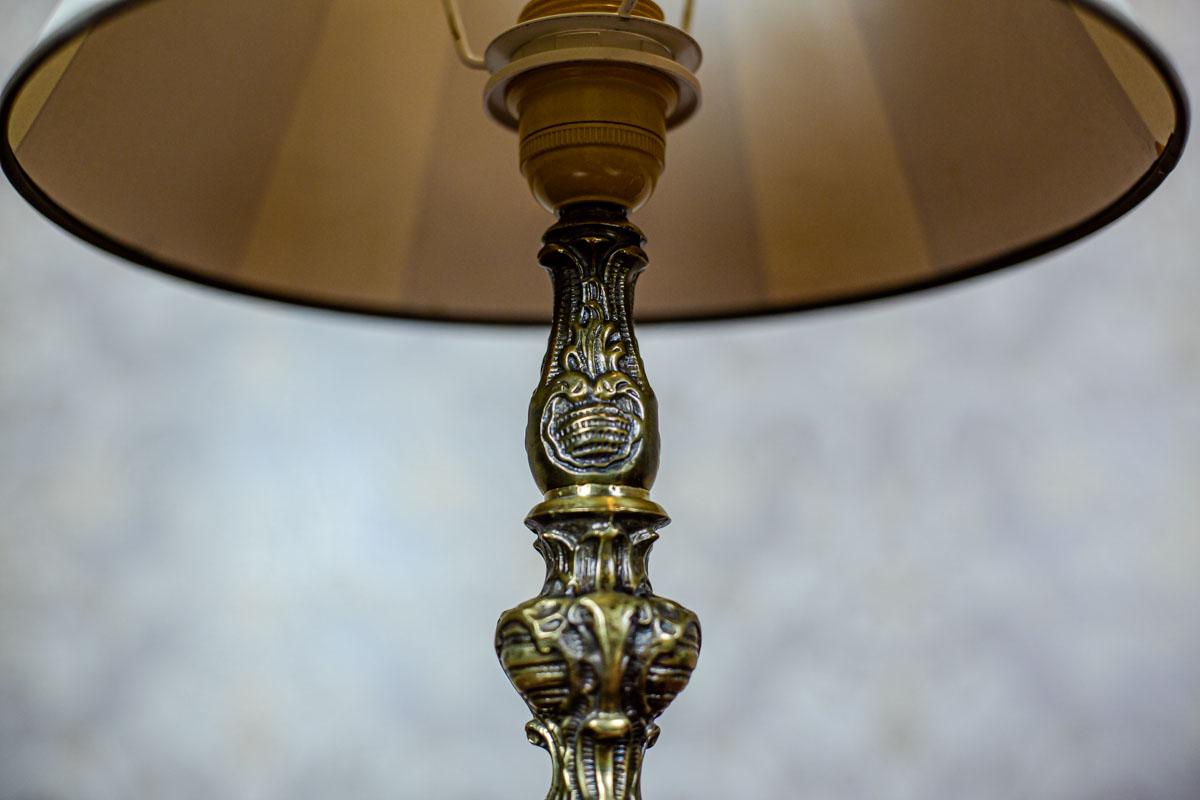 Stilisierte Tischlampe des 20. Jahrhunderts im Angebot 2
