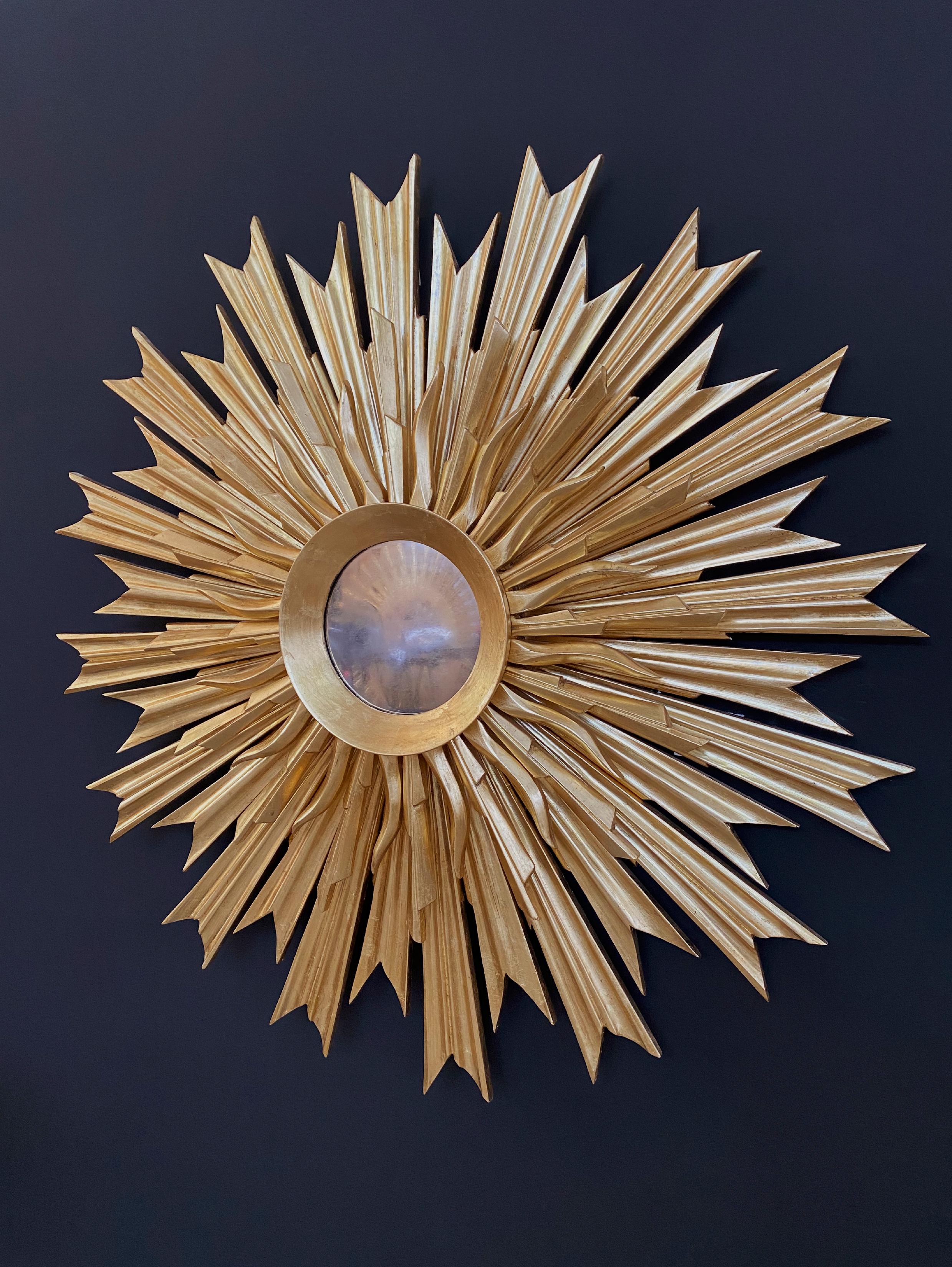 Espejo dorado tallado Sunburst del siglo XX Español en venta