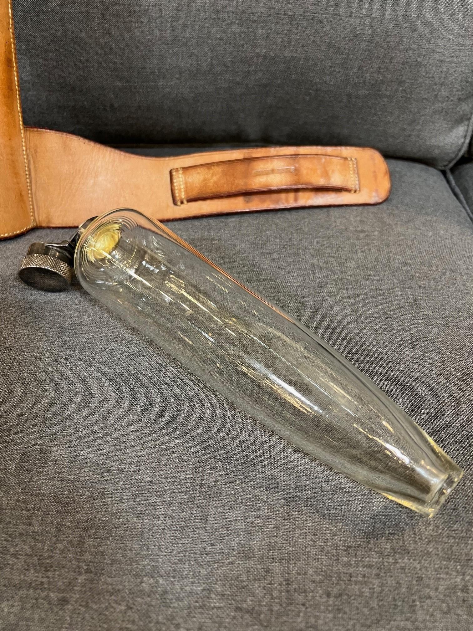 Flacon de selle en verre Swaine & Adeney du 20ème siècle dans un étui en cuir ajusté en vente 10