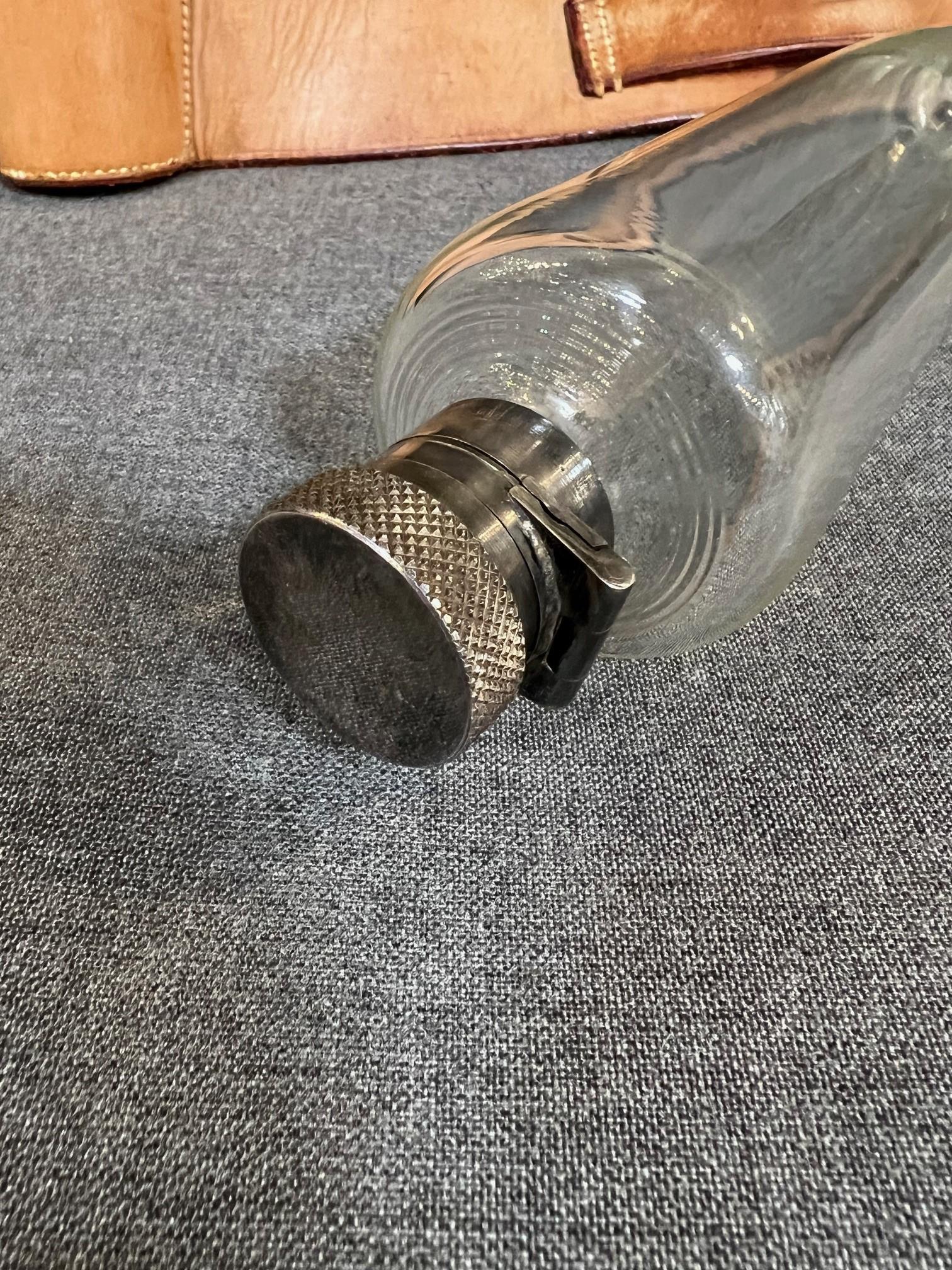 Flacon de selle en verre Swaine & Adeney du 20ème siècle dans un étui en cuir ajusté en vente 12
