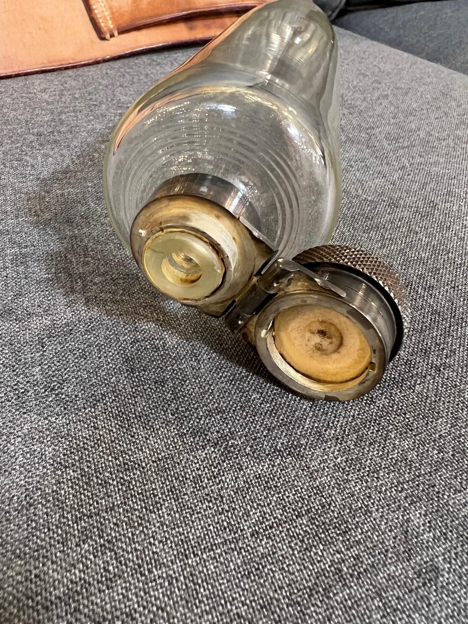 Flacon de selle en verre Swaine & Adeney du 20ème siècle dans un étui en cuir ajusté en vente 13