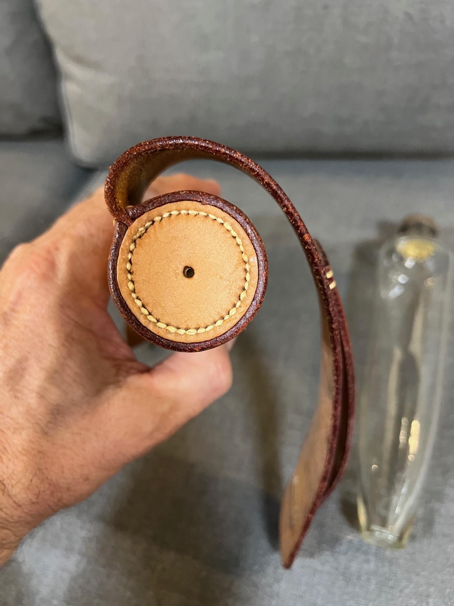 Flacon de selle en verre Swaine & Adeney du 20ème siècle dans un étui en cuir ajusté Bon état - En vente à Stamford, CT