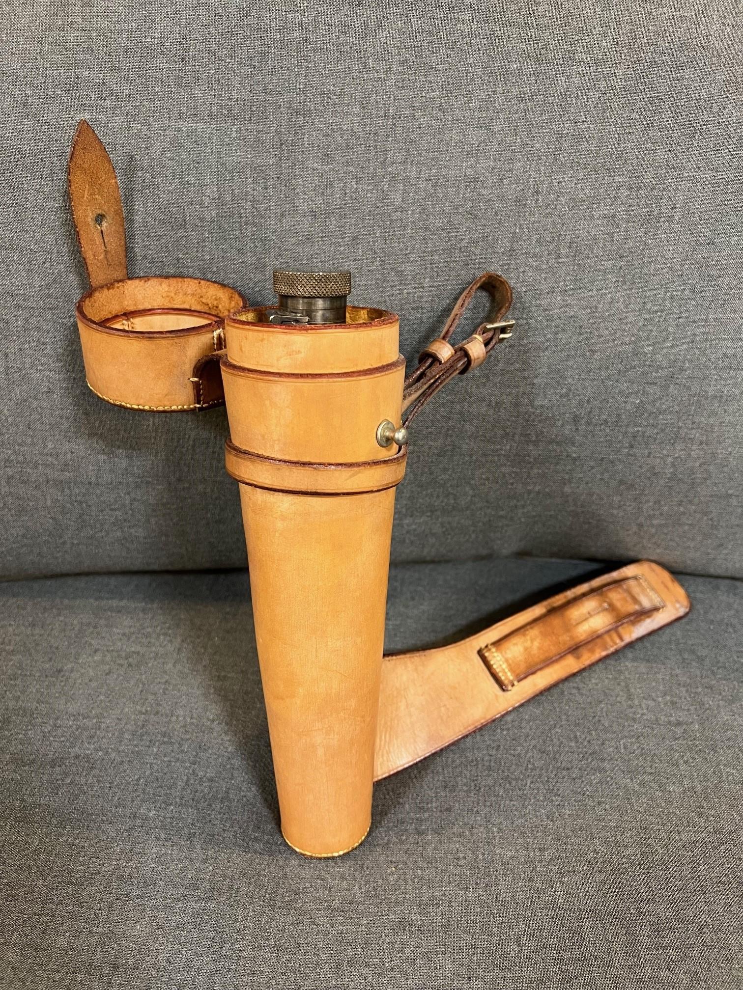 20ième siècle Flacon de selle en verre Swaine & Adeney du 20ème siècle dans un étui en cuir ajusté en vente