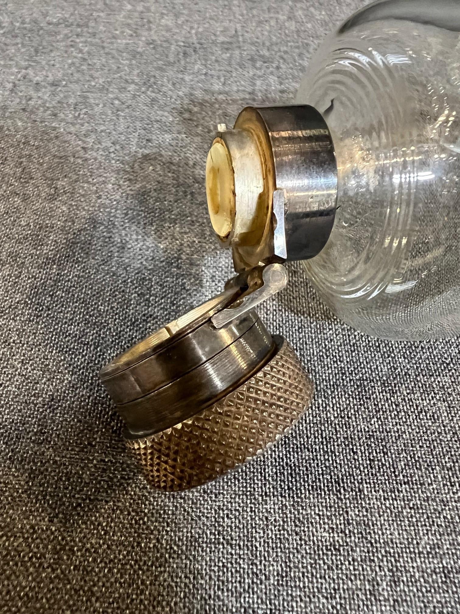 Flacon de selle en verre Swaine & Adeney du 20ème siècle dans un étui en cuir ajusté en vente 1
