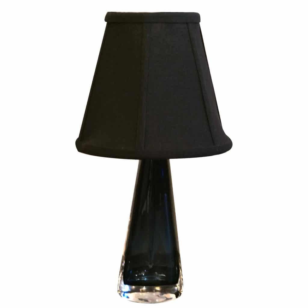 A black, vintage Mid-Century Modern Swedish crystal glass table, featuring a one light socket. The Scandinavian desk light was designed by Carl Fagerlund and produced by Orrefors in good condition. Manufacturer label on the base. The wires have been