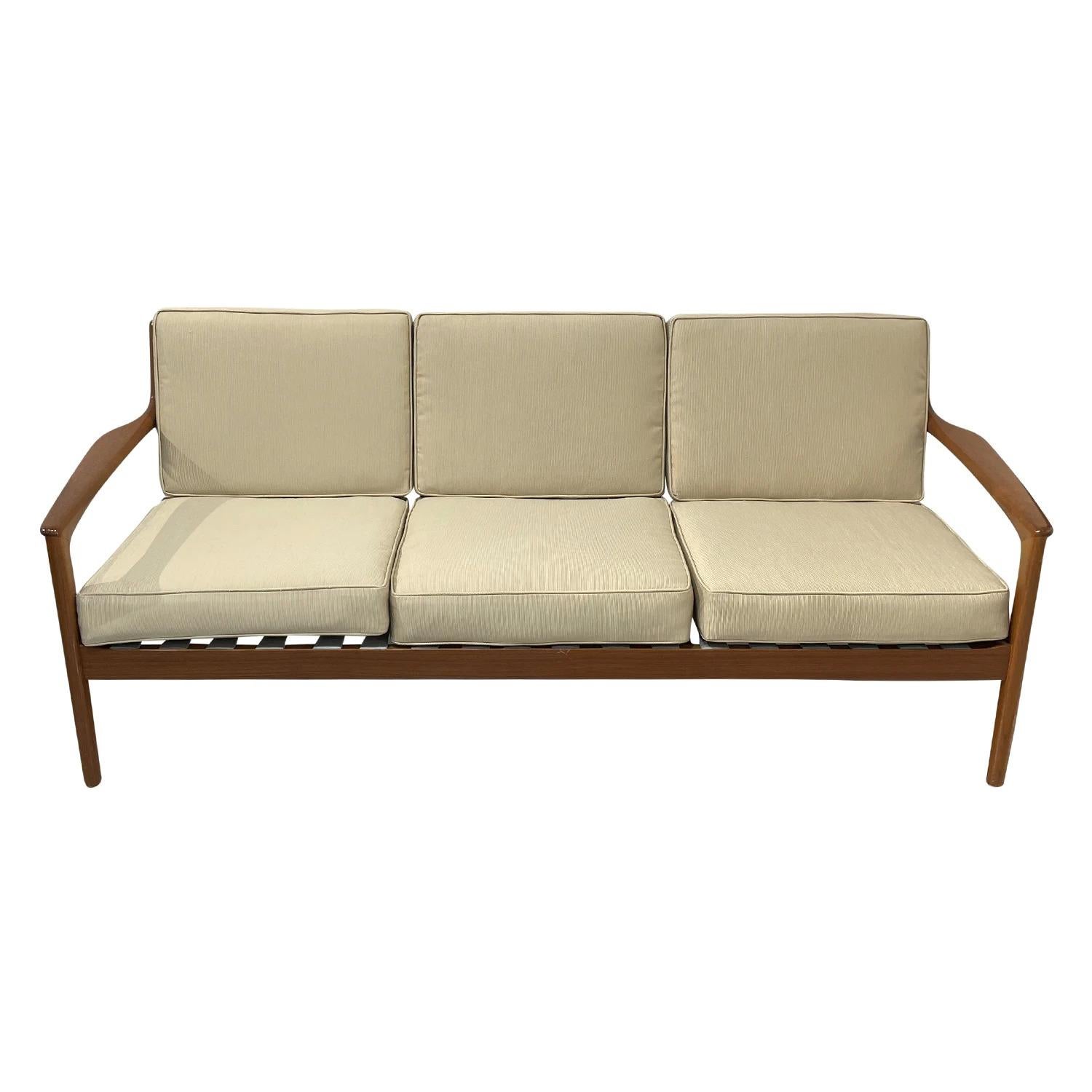 Schwedisches Dux-Dreisitzer-Sofa aus Teakholz des 20. Jahrhunderts, Vintage-Sessel von Folke Ohlsson (Handgeschnitzt) im Angebot
