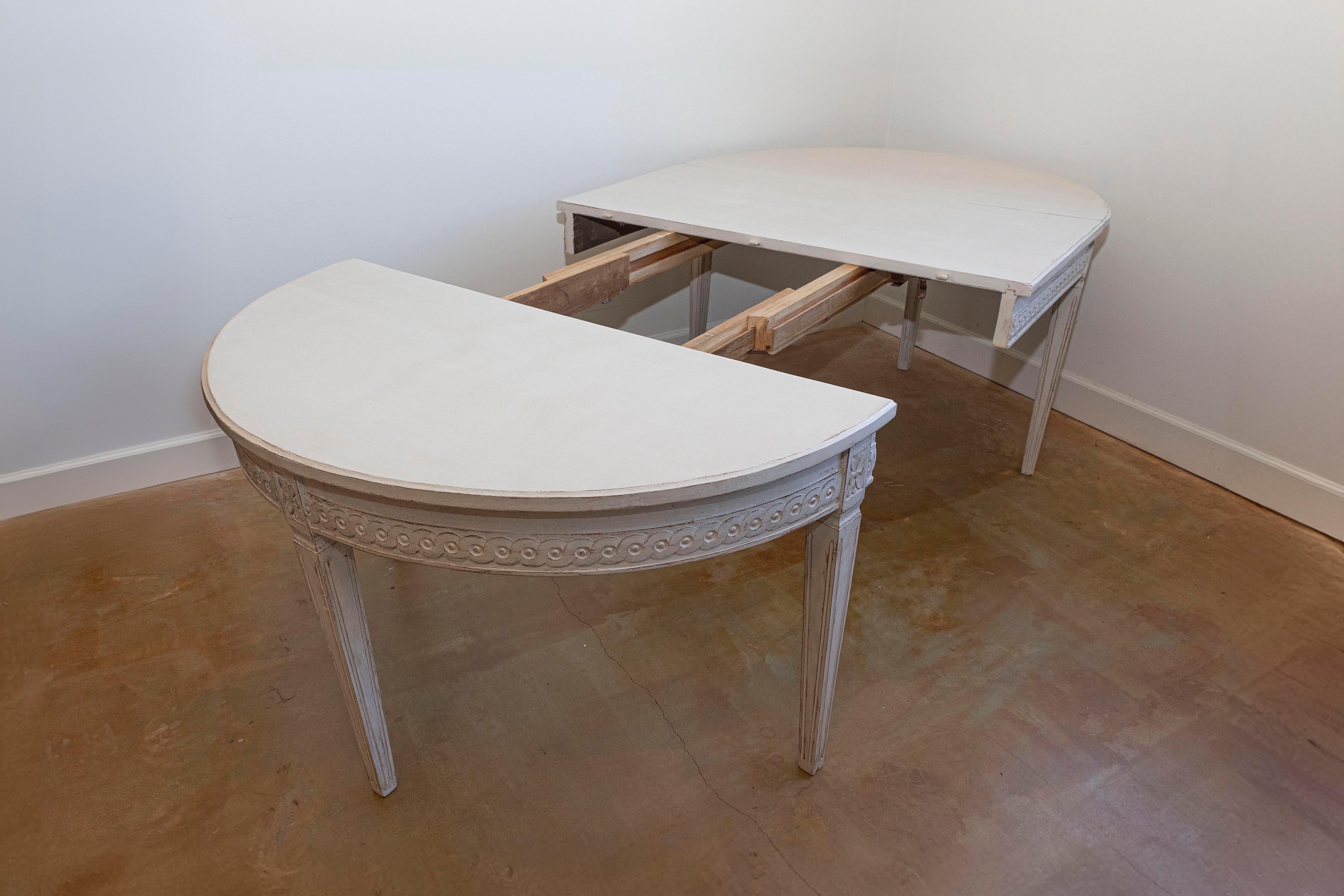 Table à rallonge suédoise du 20e siècle Bon état - En vente à Atlanta, GA