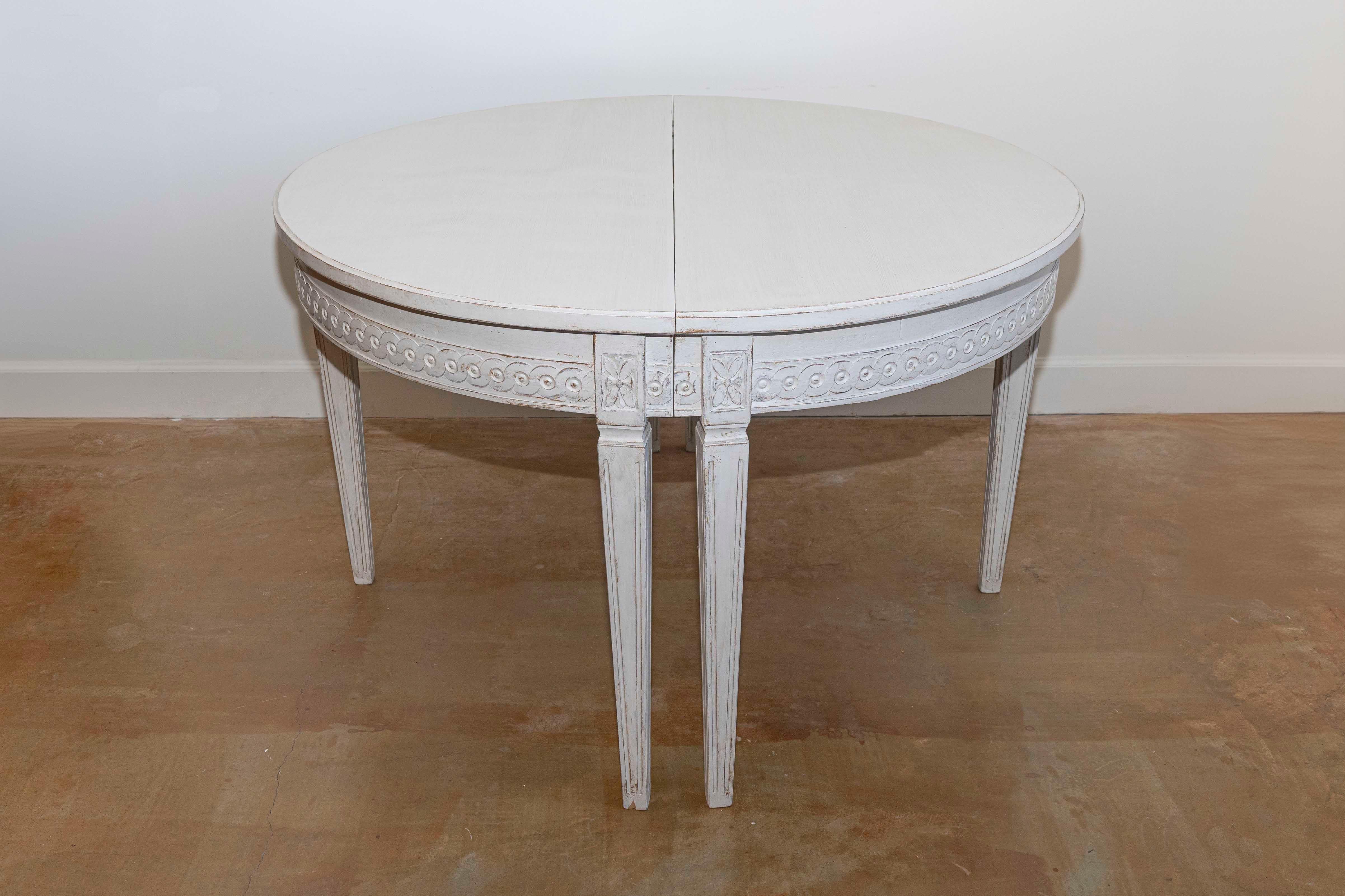 Table à rallonge suédoise du 20e siècle en vente 1
