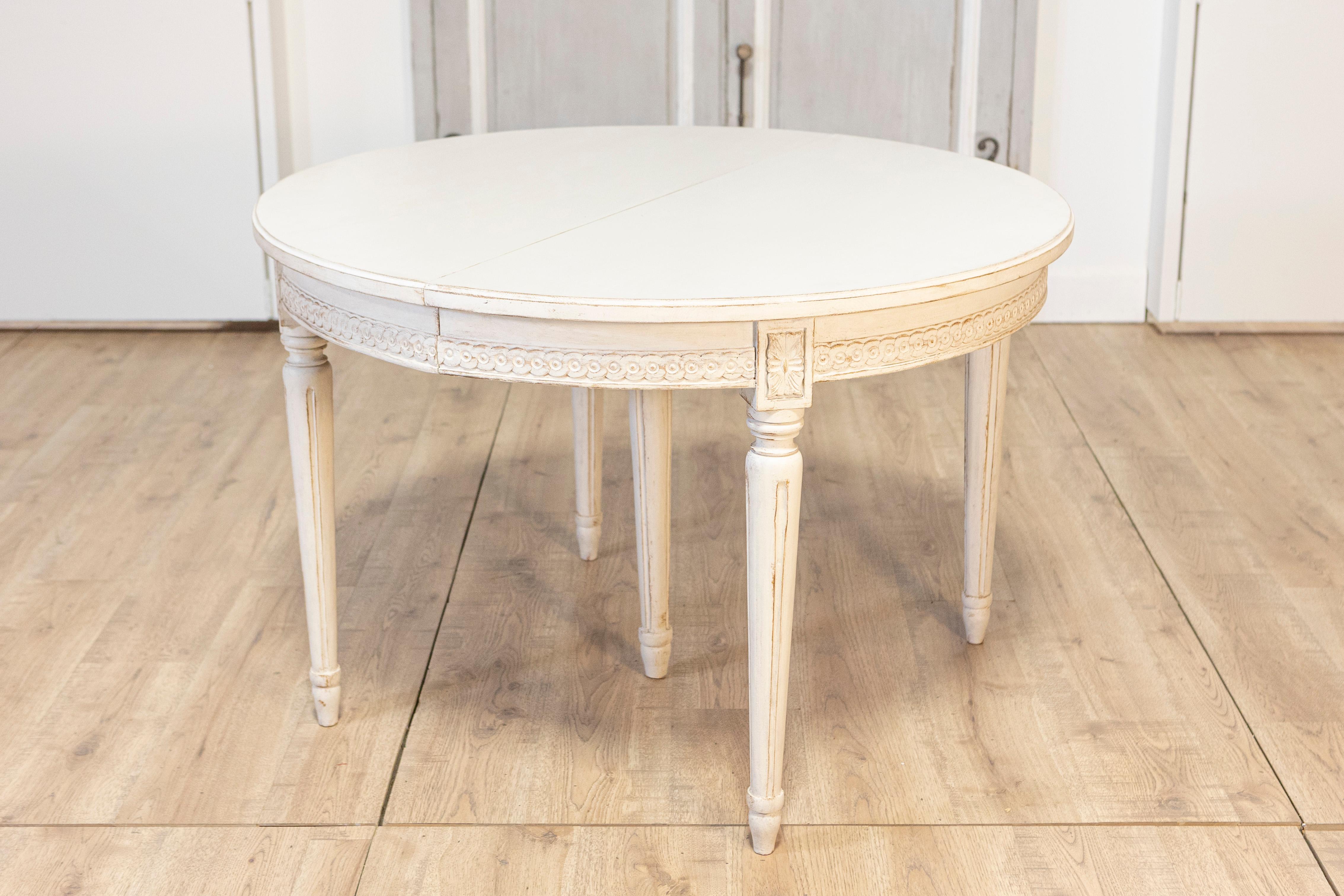 Pine 20th Century Swedish Extension Table with Three Leaves