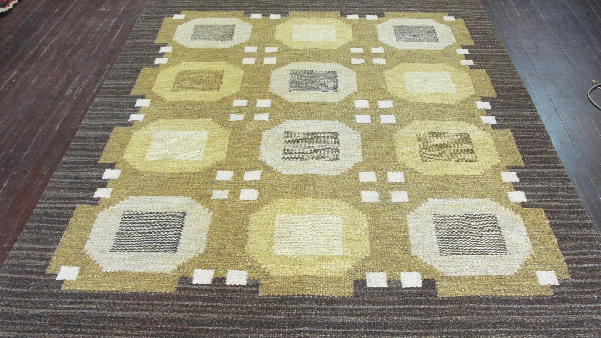 20th Century Swedish Flat-Weave Carpet by Agda Osterberg, Free Shipping In Excellent Condition For Sale In Evanston, IL