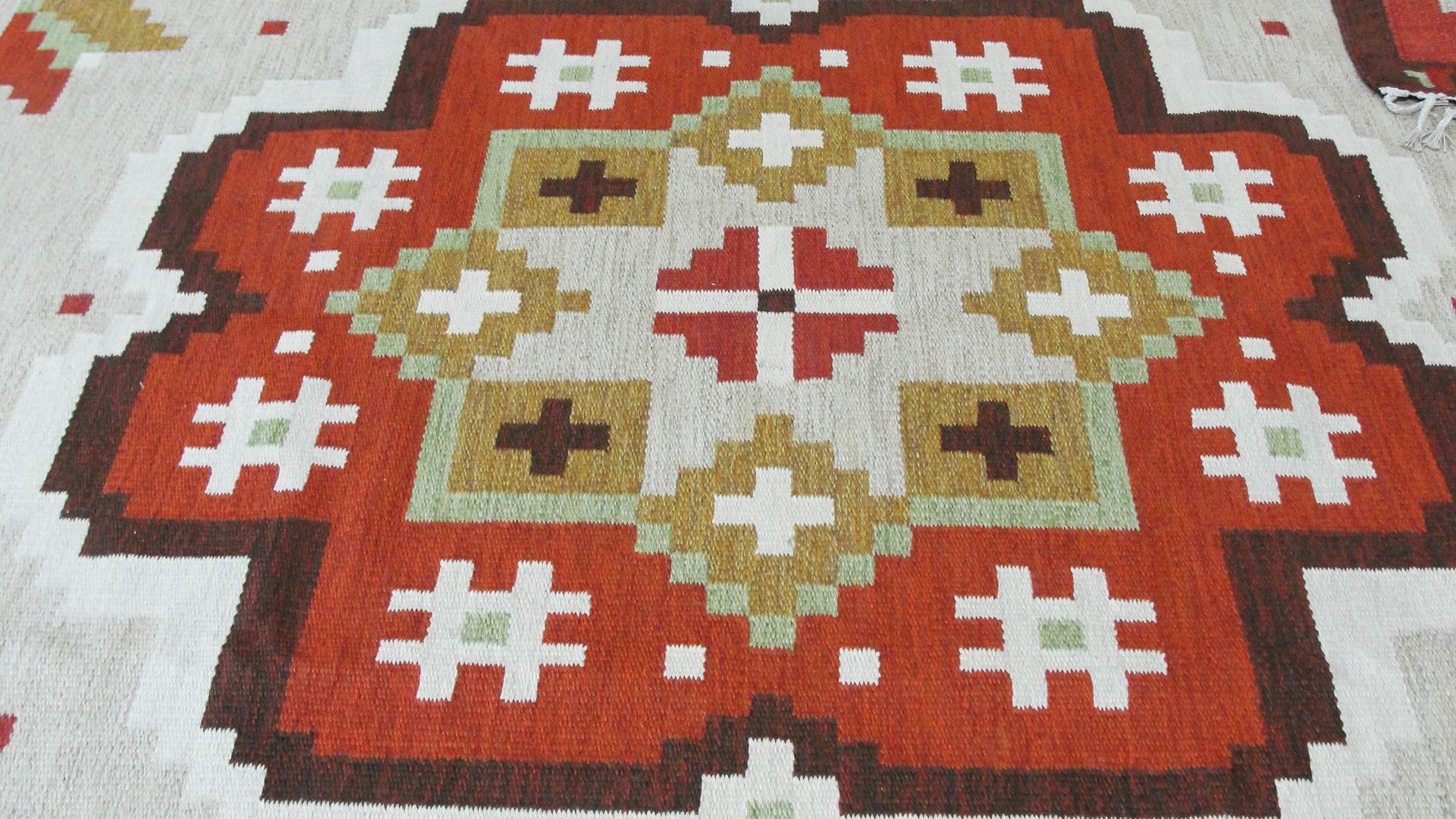 20th Century Swedish Flat-Weave Carpet In Excellent Condition For Sale In Evanston, IL
