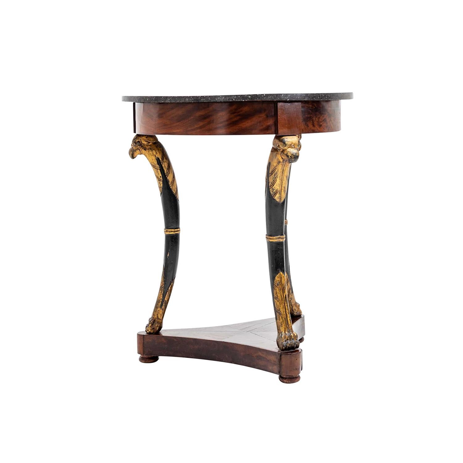 Doré Table d'appoint ronde Empire française du 19ème siècle en acajou - Table ancienne en marbre en vente