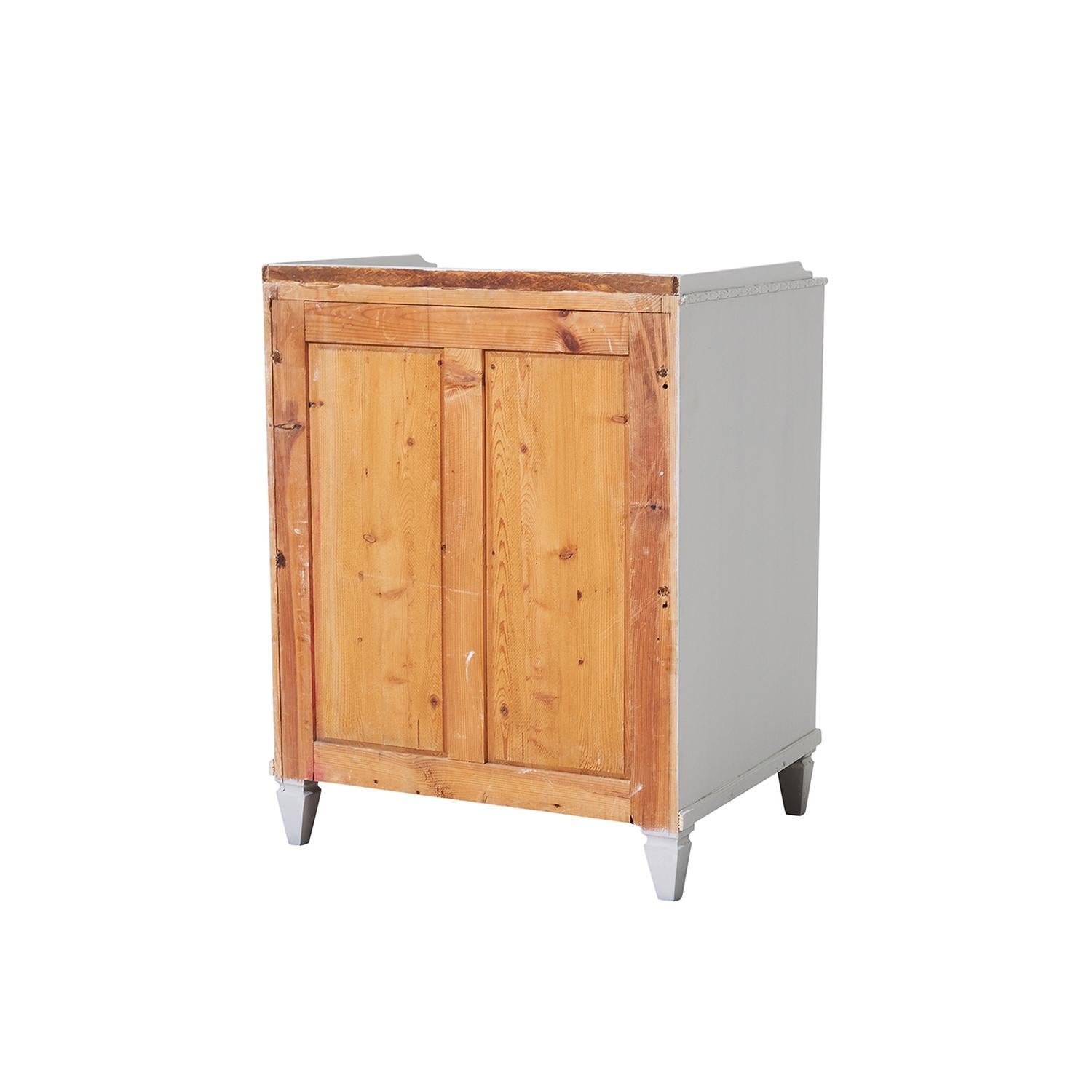 20th Century Swedish Gustavian Style Pine Nightstand - Vintage Single Cabinet For Sale 2