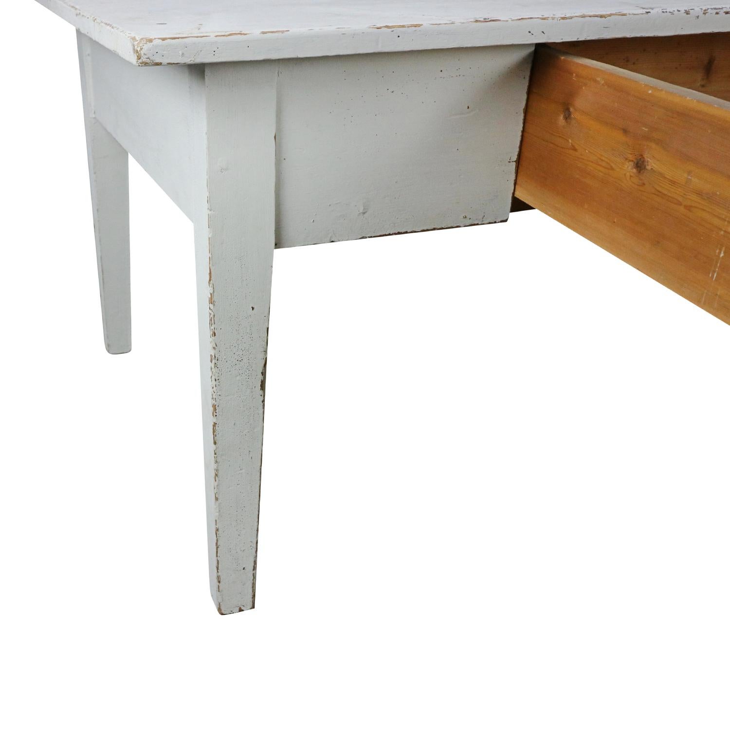 Schwedischer Couchtisch aus Kiefernholz im Gustavianischen Stil des 20. Jahrhunderts – antiker Sofatisch im Zustand „Gut“ im Angebot in West Palm Beach, FL