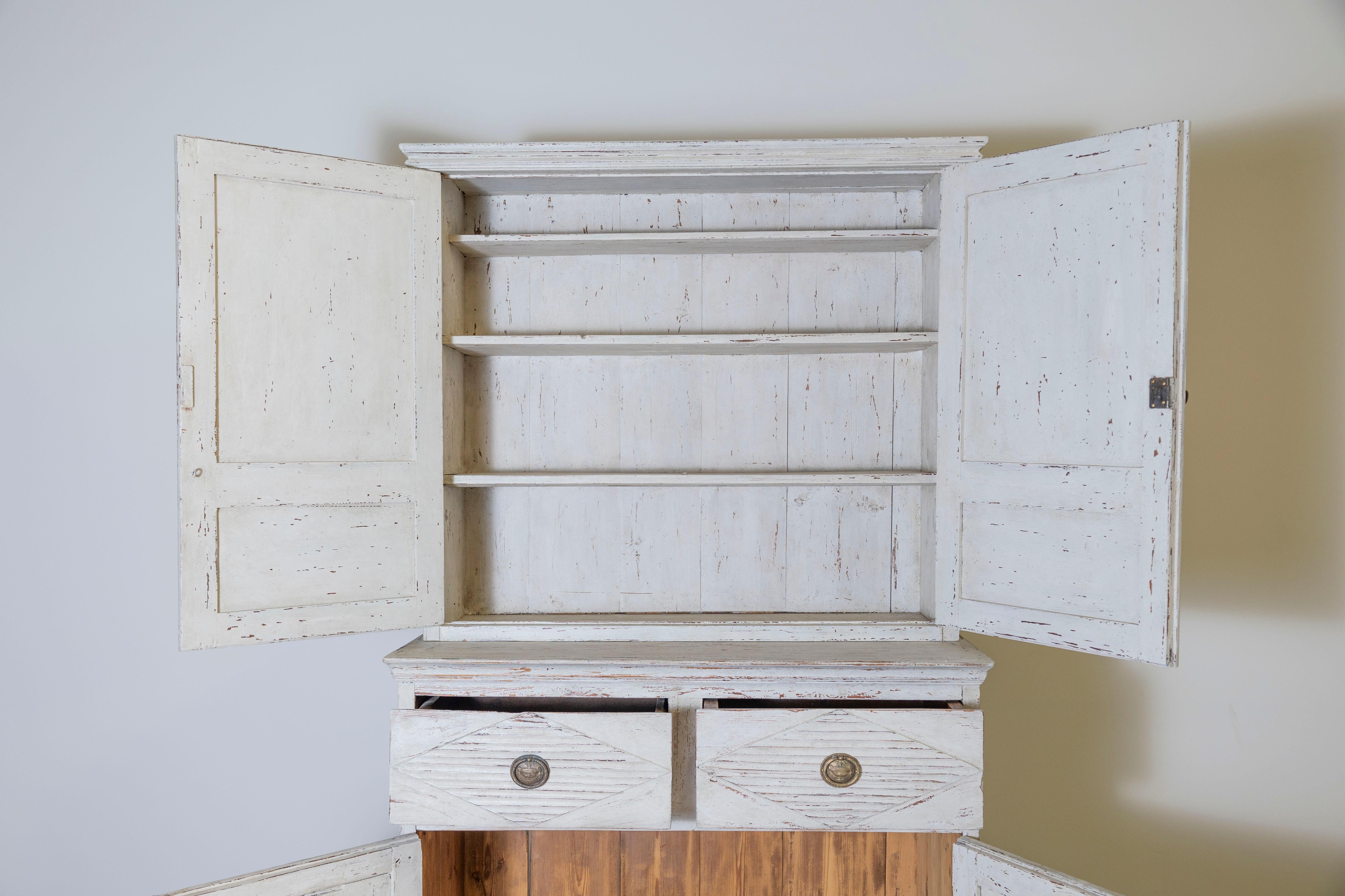 20th Century Swedish Linen Press In Good Condition For Sale In Atlanta, GA
