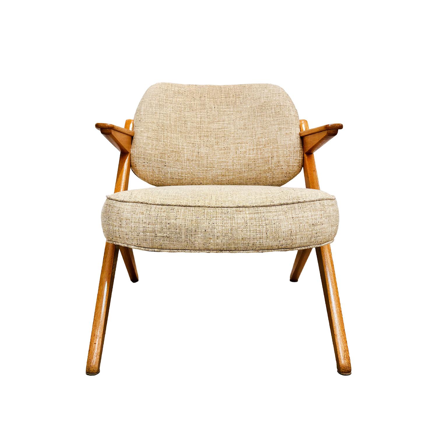 Un seul fauteuil suédois vintage du milieu du siècle, en bois de hêtre poli travaillé à la main, conçu par Bengt Ruda et produit par Nordiska Kompaniet, en bon état. La chaise basse scandinave est composée d'un dossier légèrement incurvé, détaillé