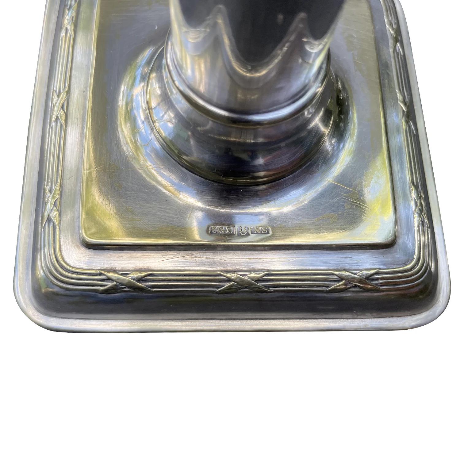 Schwedisches Paar Nickel-Silber-Kerzenständer des 20. Jahrhunderts, Holders von CG Hallberg (Metall) im Angebot
