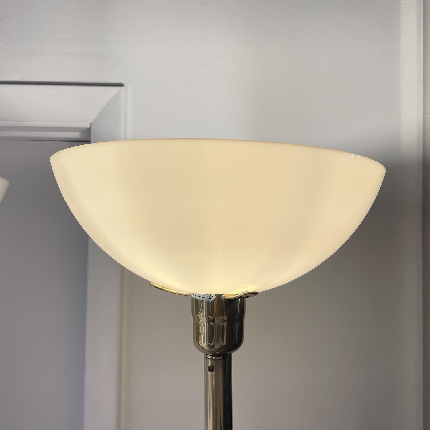 20ième siècle Paire de lampadaires suédois du XXe siècle en laiton Markaryd par Hans-Agne Jakobsson en vente