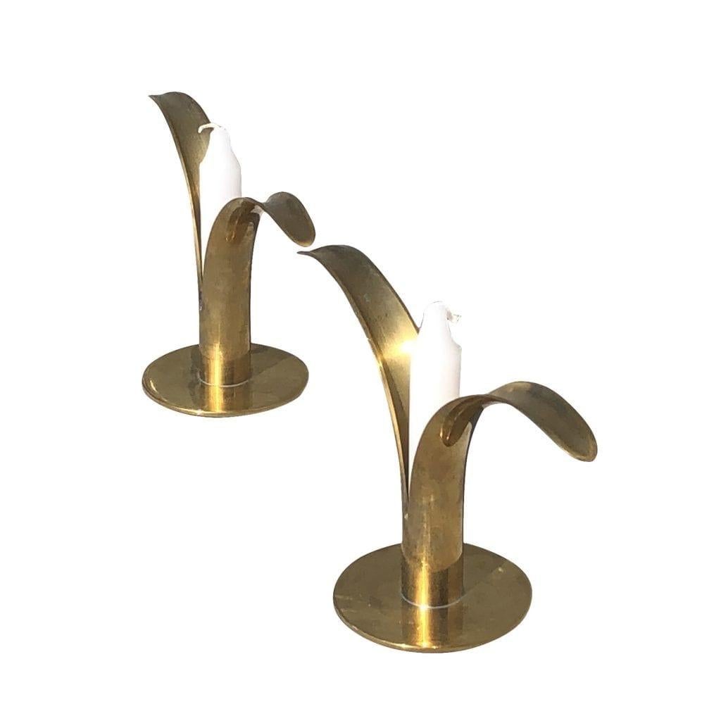 A gold, vintage Art Deco Swedish pair of candle holders made of hand crafted brass in good condition. The Scandinavian, The Lily candlesticks were designed by Ivar Ålenius Björk and produced by Ystad-Metall. Manufacturer label at the bottom. Circa