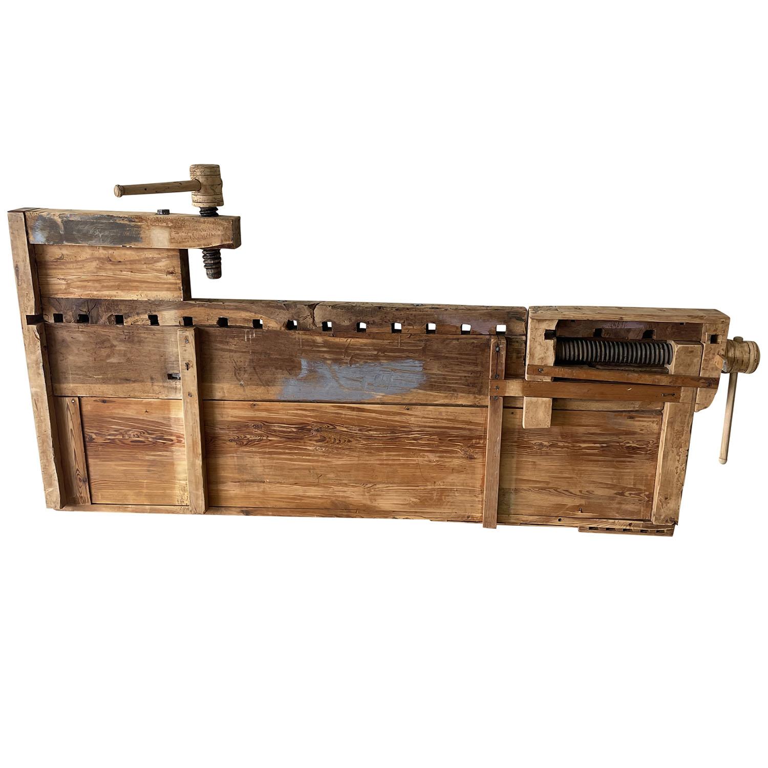 20th Century Swedish Pine Carpentry Bench - Antique Scandinavian Work Table en vente 2