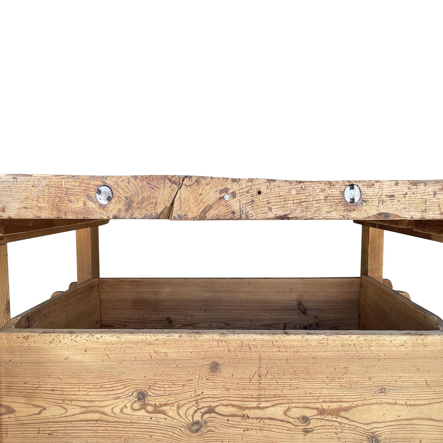 20th Century Swedish Pine Carpentry Bench - Antique Scandinavian Work Table en vente 4