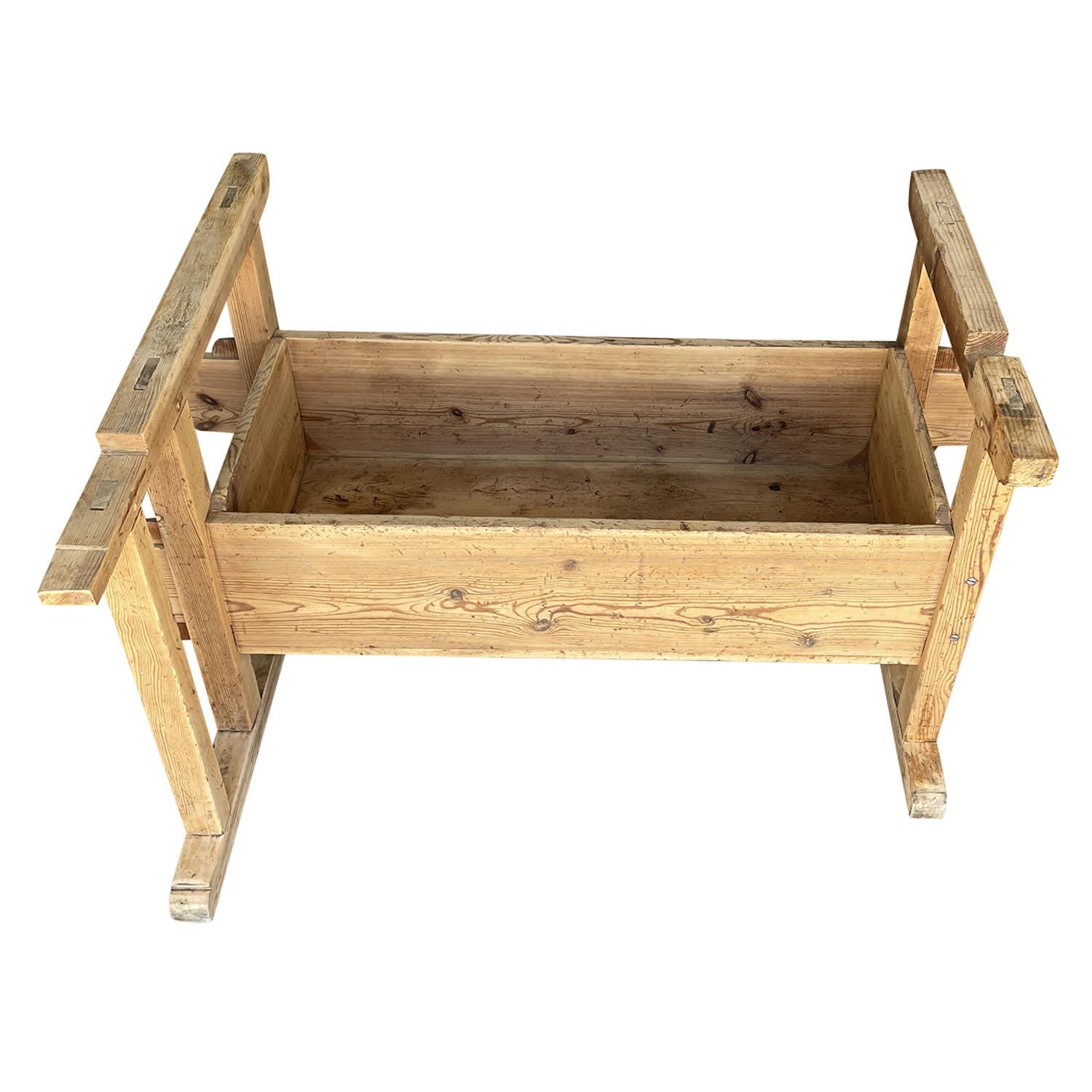 20ième siècle 20th Century Swedish Pine Carpentry Bench - Antique Scandinavian Work Table en vente