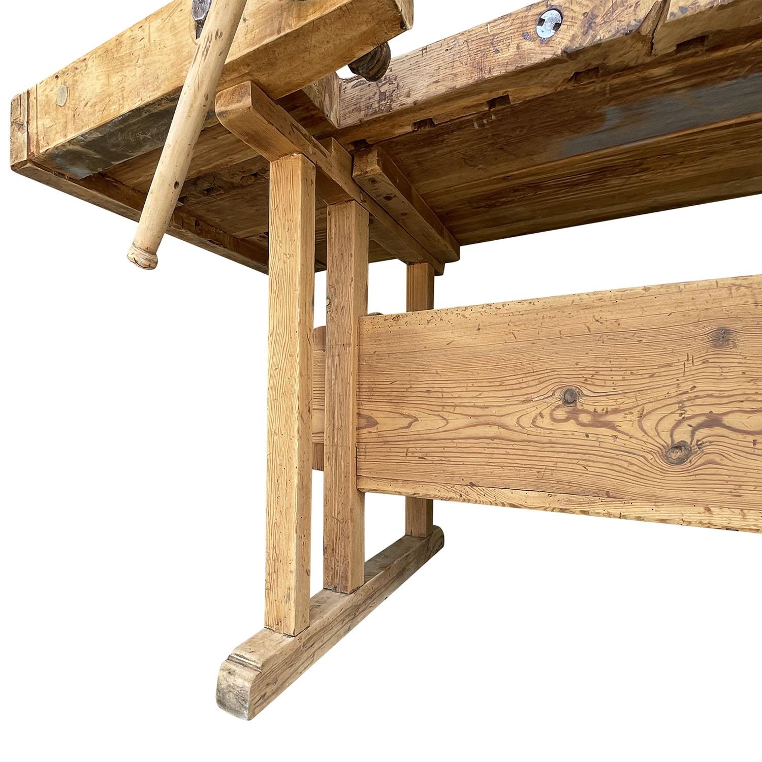 20th Century Swedish Pine Carpentry Bench - Antique Scandinavian Work Table en vente 1