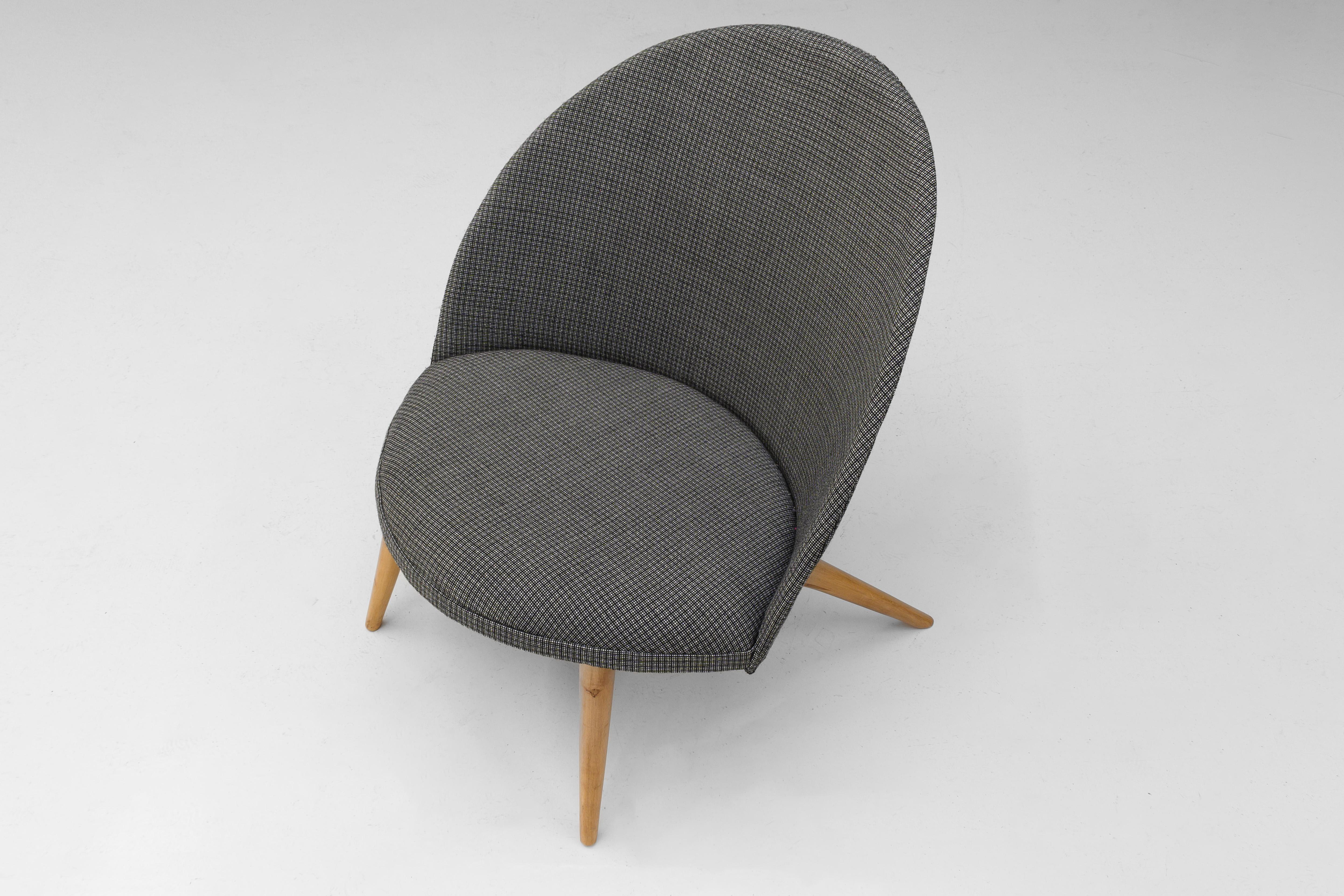 Chaise suédoise à dossier en contreplaqué du 20e siècle Bon état - En vente à London, England
