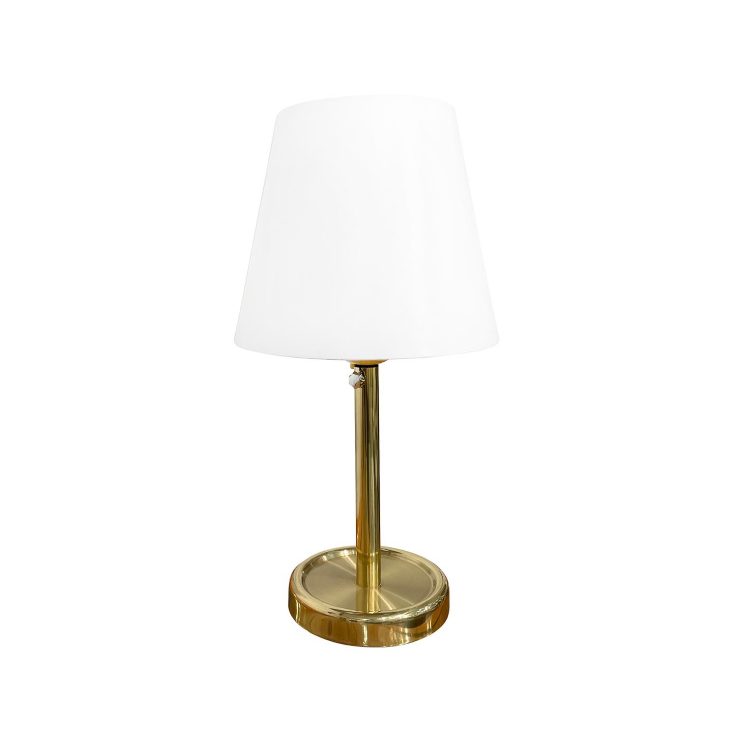 Mid-Century Modern Lampe suédoise en laiton poli du XXe siècle - Desk Light by Fagerhults Belysning en vente