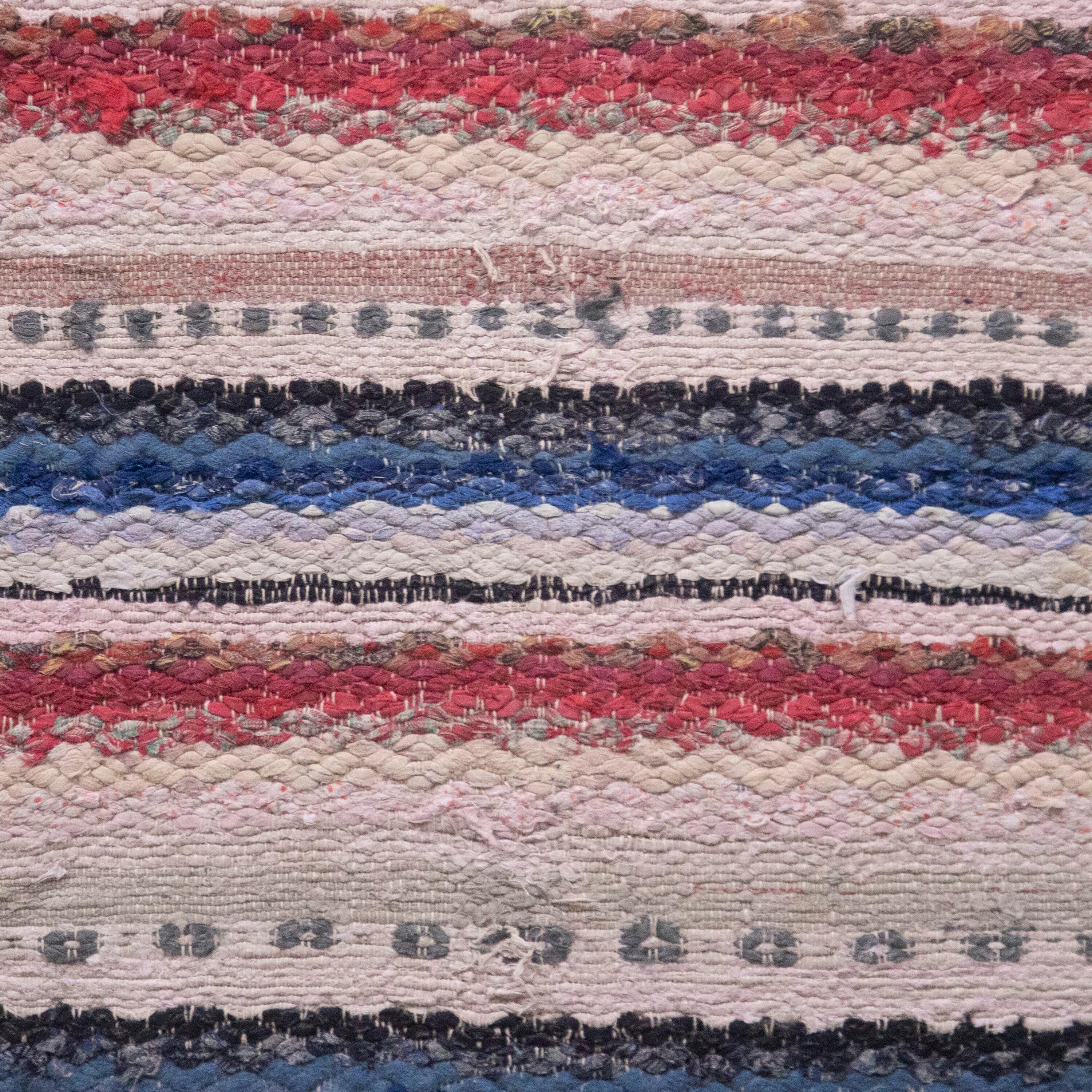 20th century Swedish rag rug. This rug features a striped design throughout, in tones of blue, pink, green, and beige. This rug is machine washable at 30 degrees.
RT6024486.