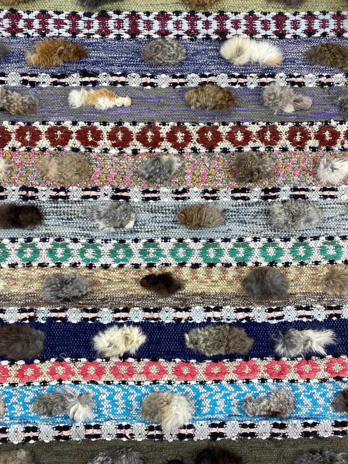 A fantastic Swedish rag rug, carefully handwoven rag rug  with elements of rabbit fur in the pattern. Beautiful vintage rag rug from the 1960´s. Unique piece of handcraft. Washable in 40 degrees. It´s in good condition, rarely used!

Machine
