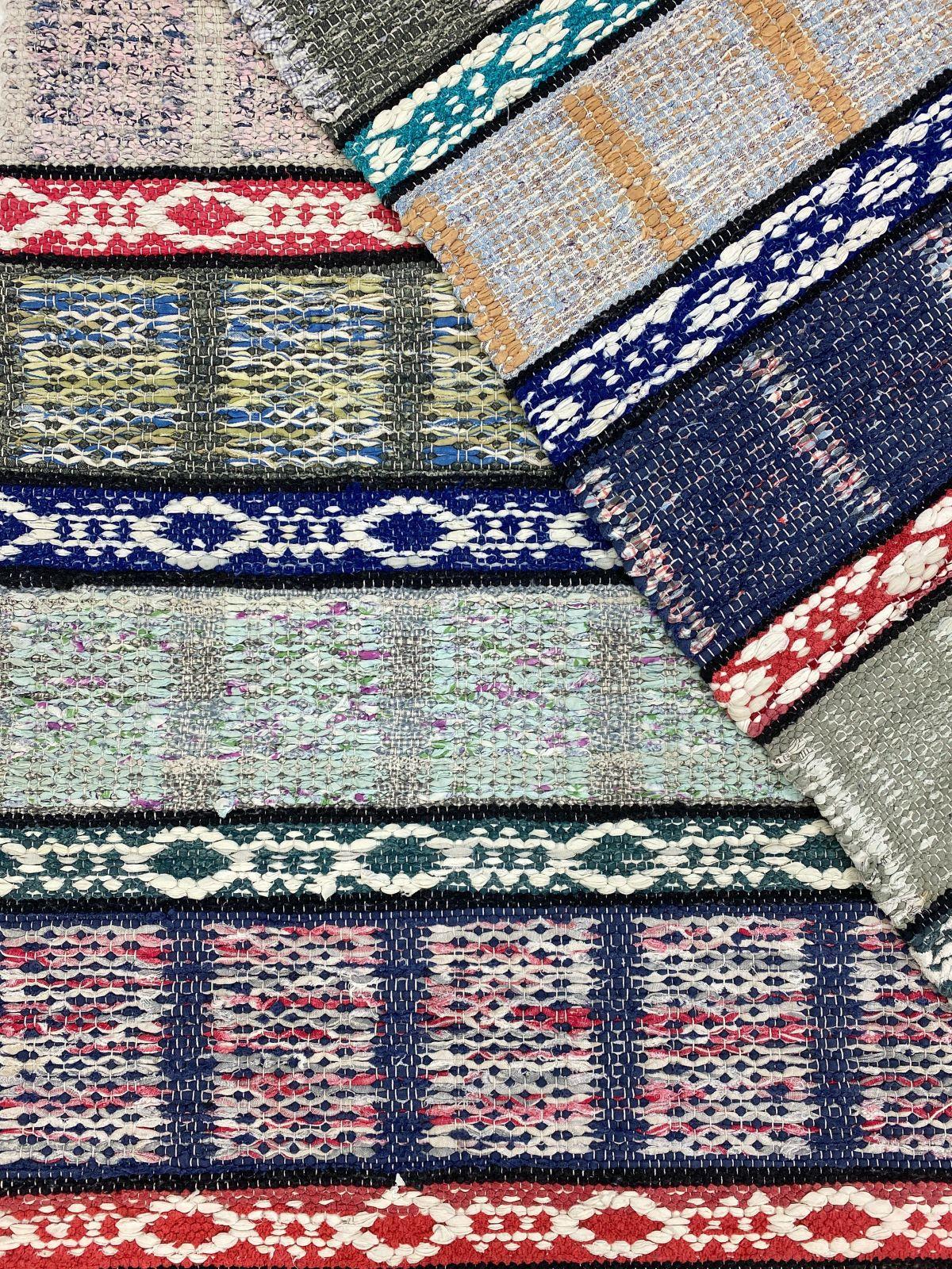 Hand-Woven 20th Century Swedish rag rug Ölands Eddy´s sommaräng Vallmo - handwoven  For Sale
